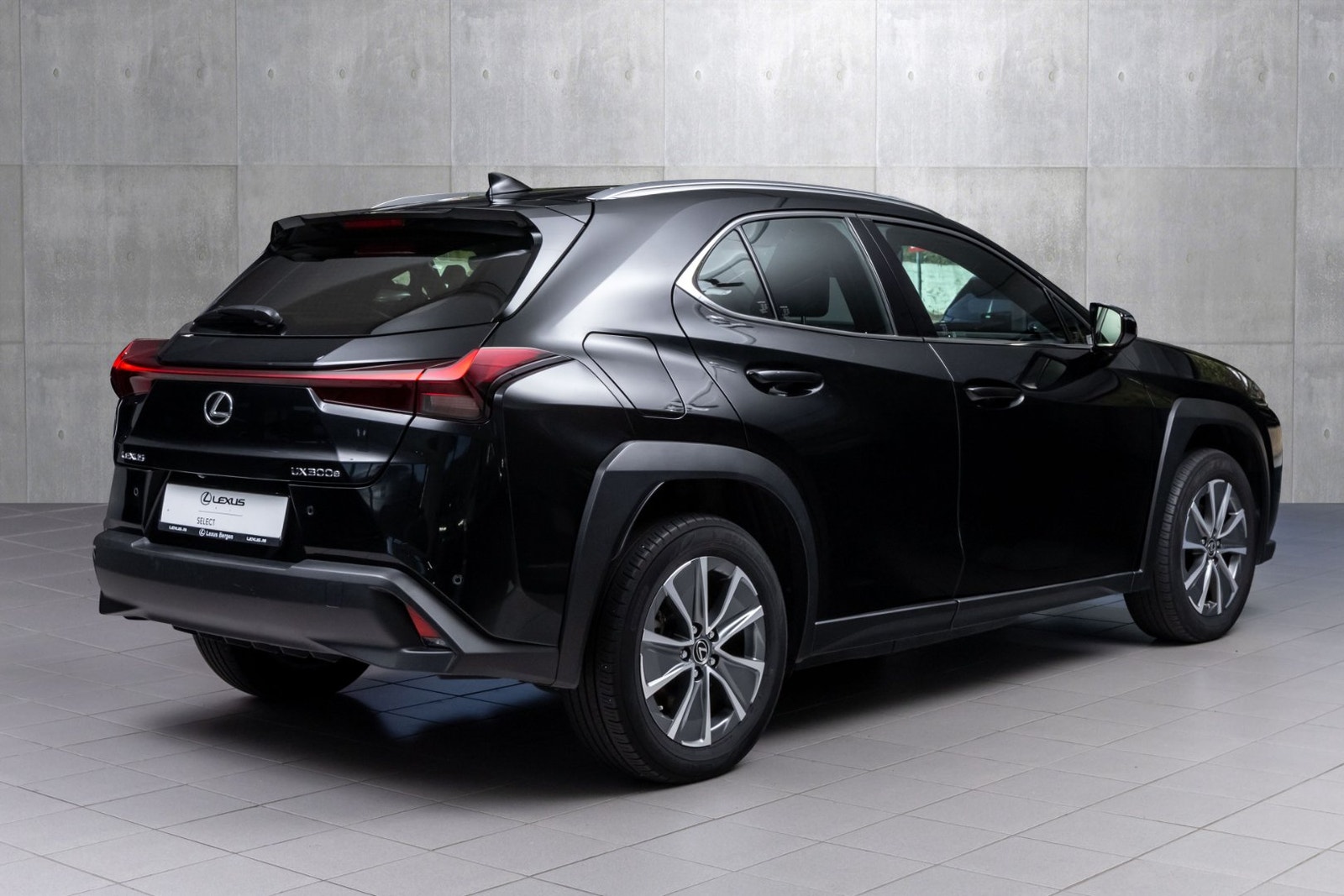 Lexus UX 300e, 204ps, 2023