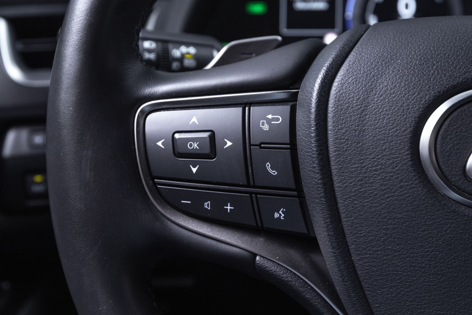 Lexus UX 300e, 204ps, 2023
