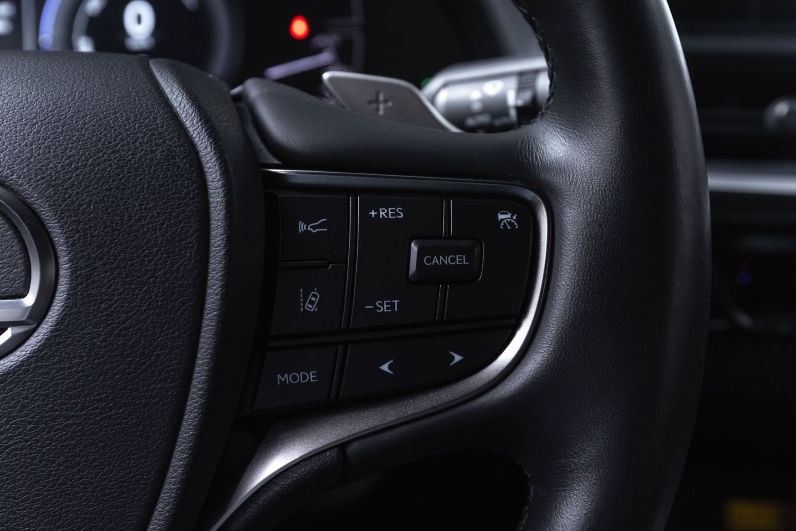Lexus UX 300e, 204ps, 2023