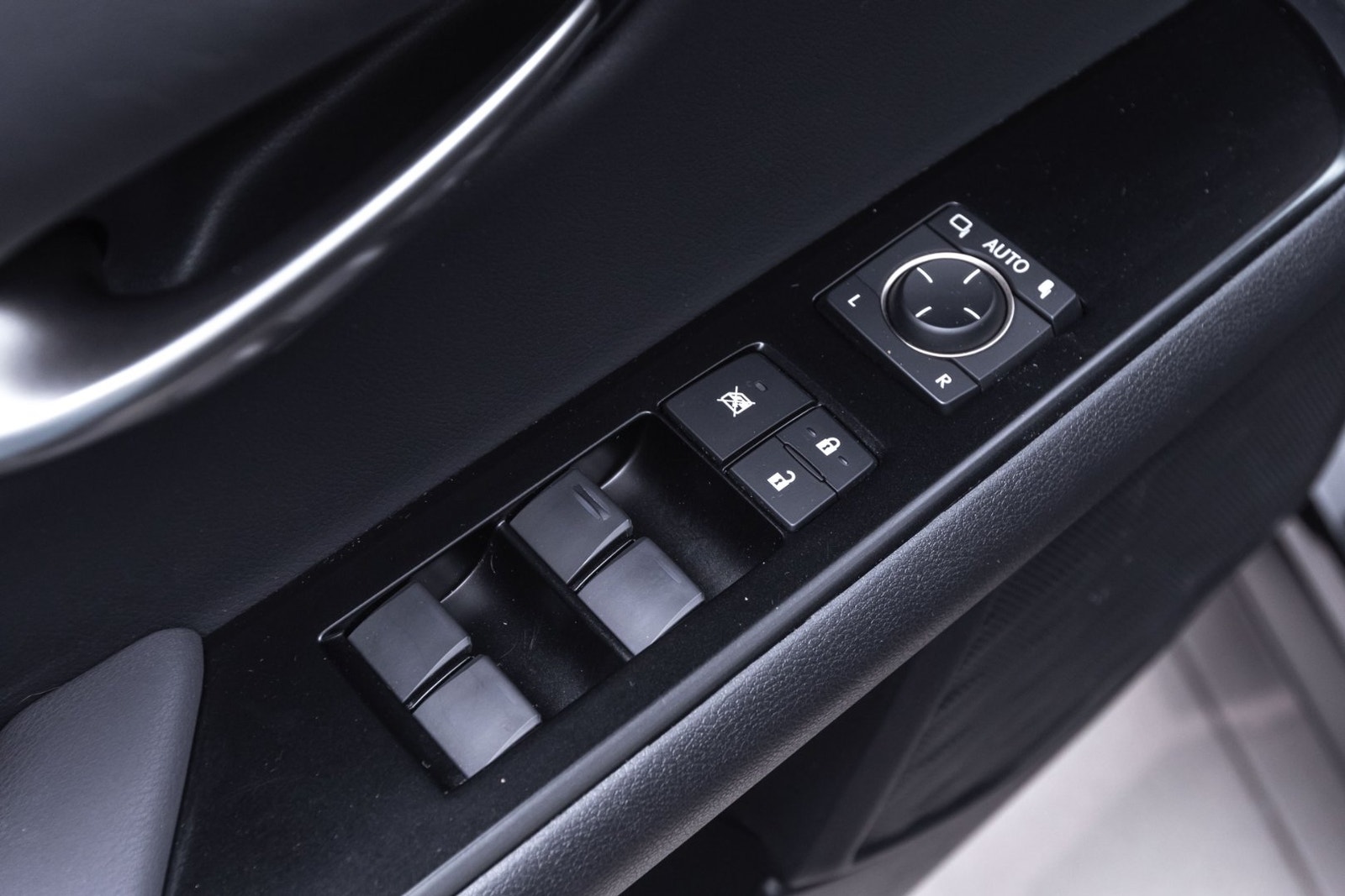 Lexus UX 300e, 204ps, 2023