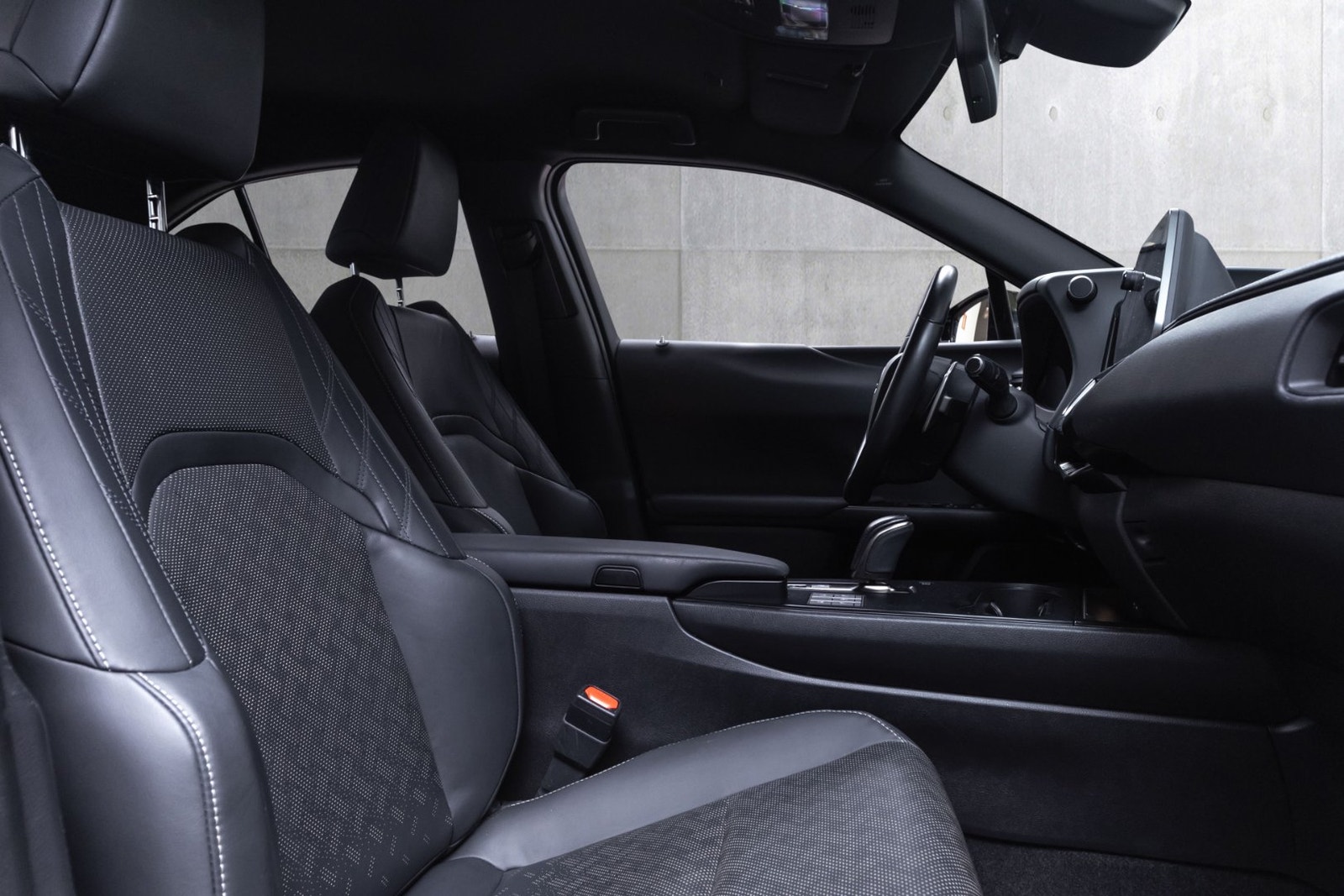 Lexus UX 300e, 204ps, 2023
