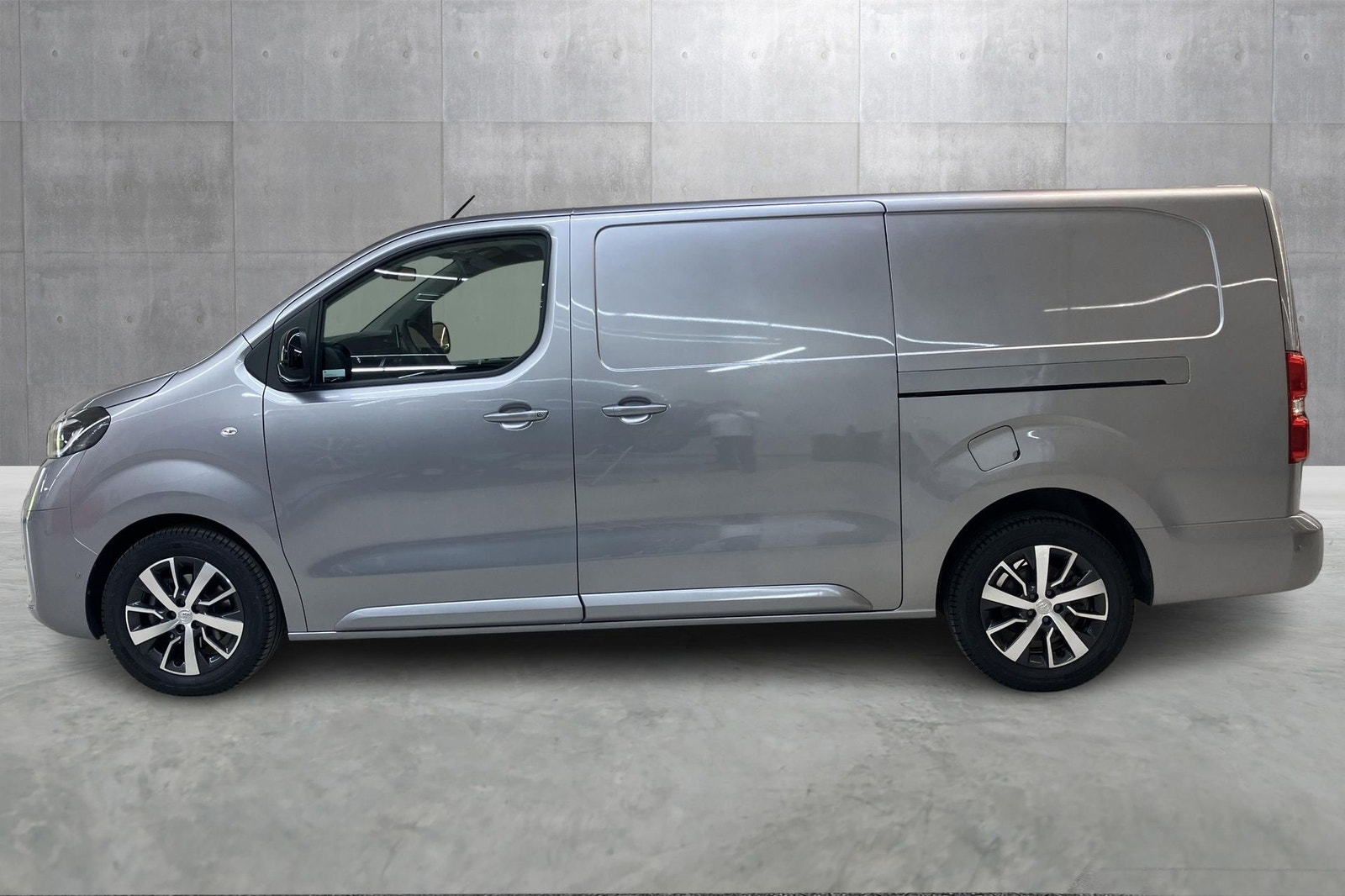 Toyota Proace L2 2.0 D-4D 145 Automatic, 144hp, 2024