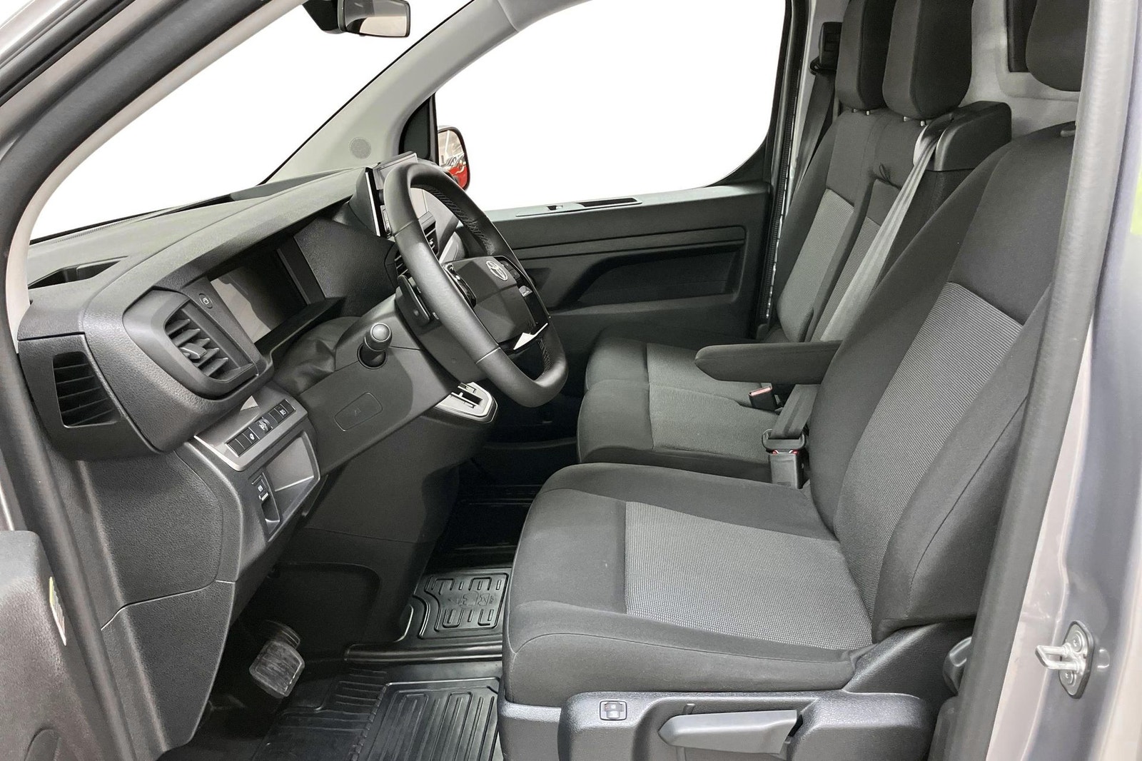 Toyota Proace L2 2.0 D-4D 145 Automatic, 144hp, 2024