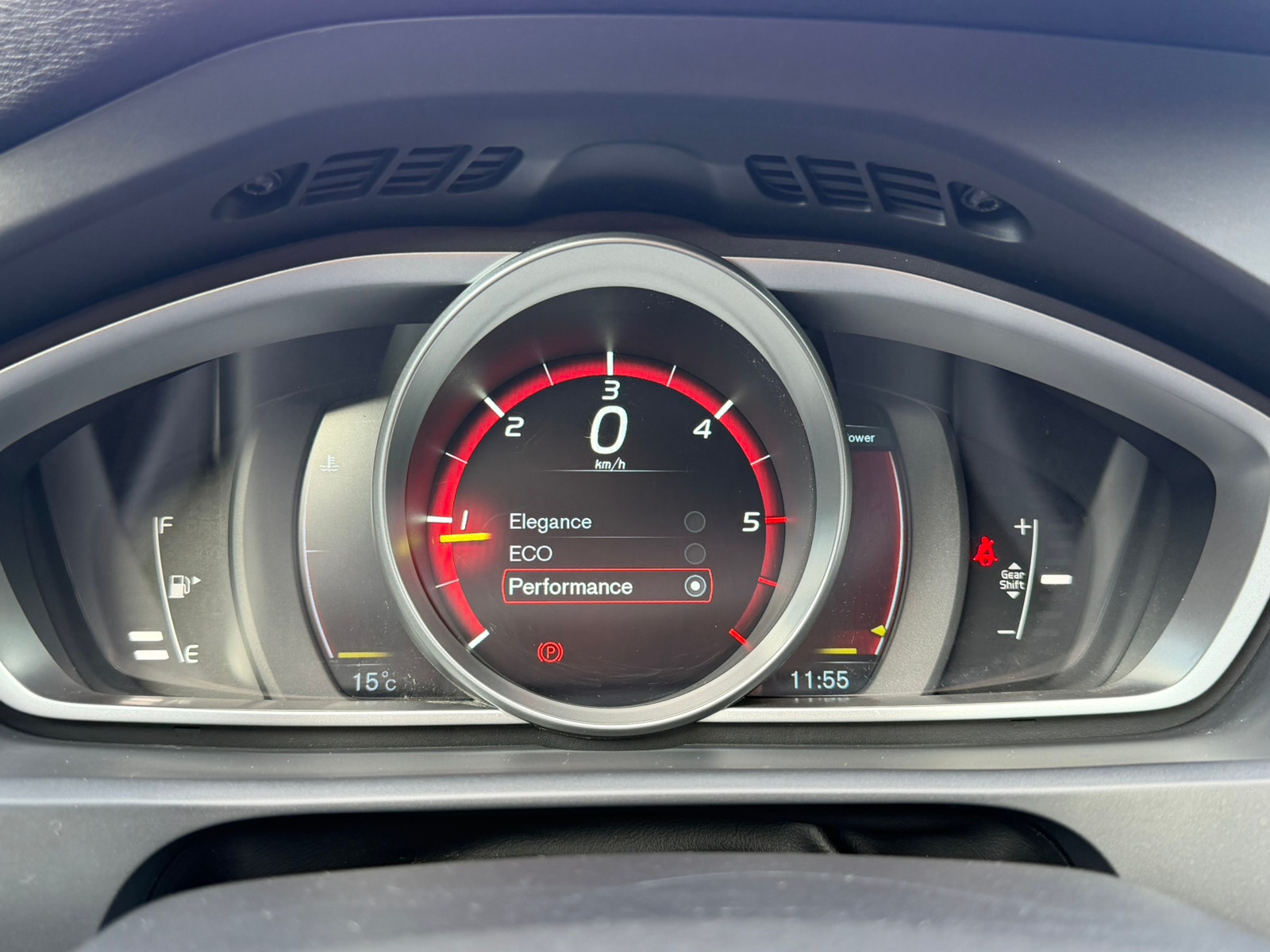 Volvo V40 D2 Manual, 6-trins, 115ps, 2015