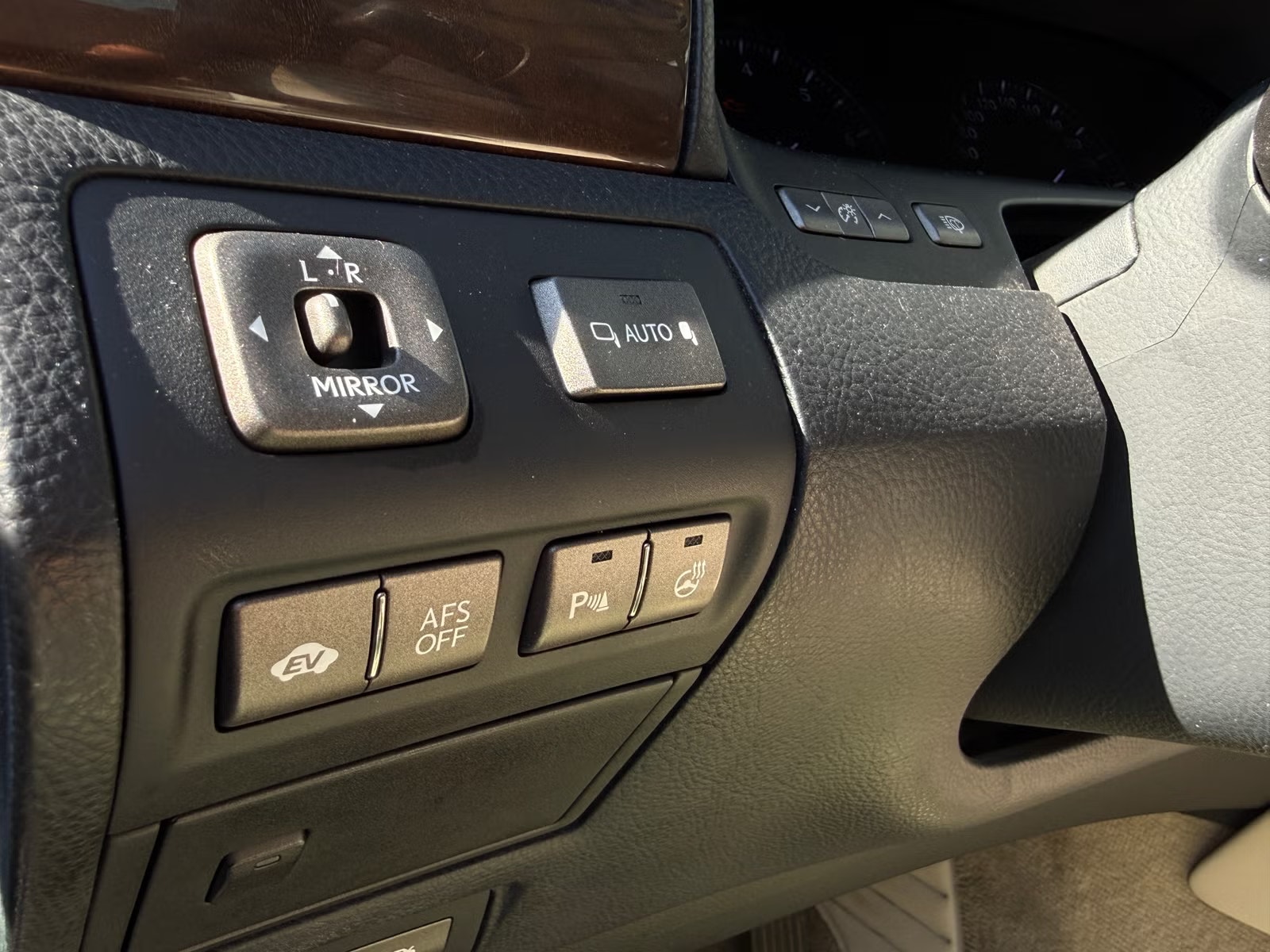 Lexus LS 600h AWD 5.0 V8 CVT, 445hp, 2008