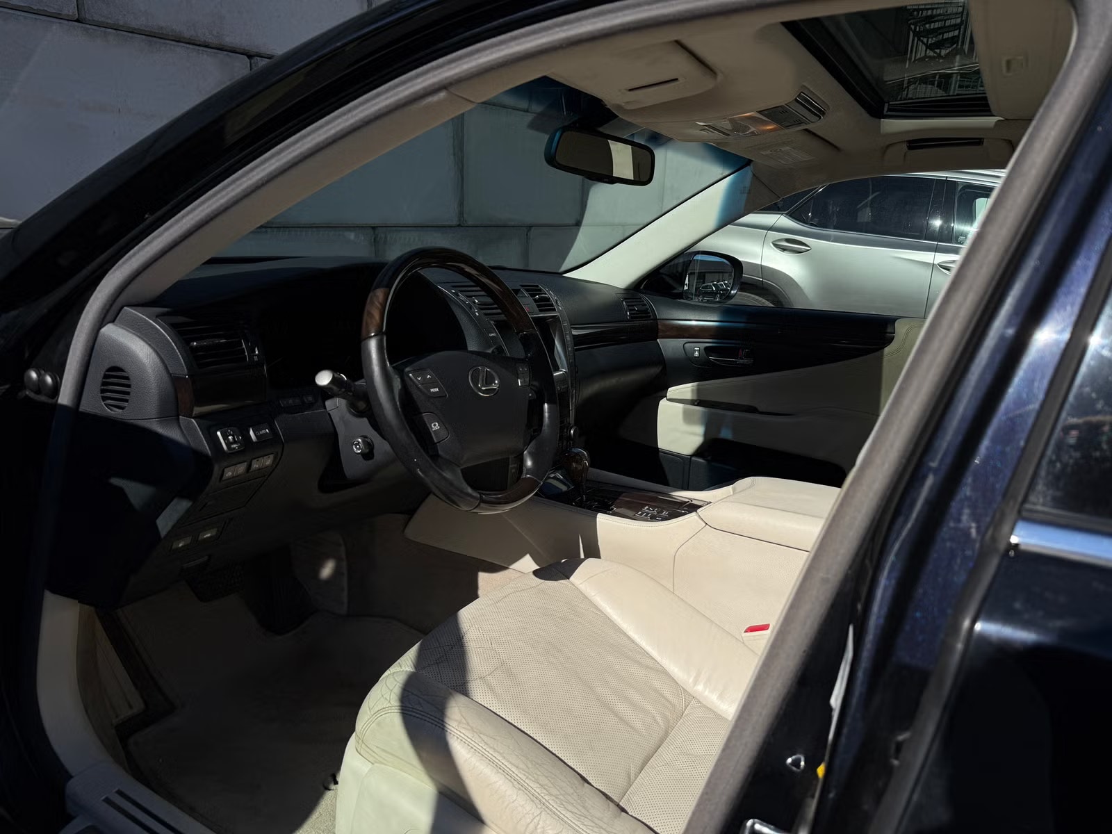 Lexus LS 600h AWD 5.0 V8 CVT, 445hp, 2008
