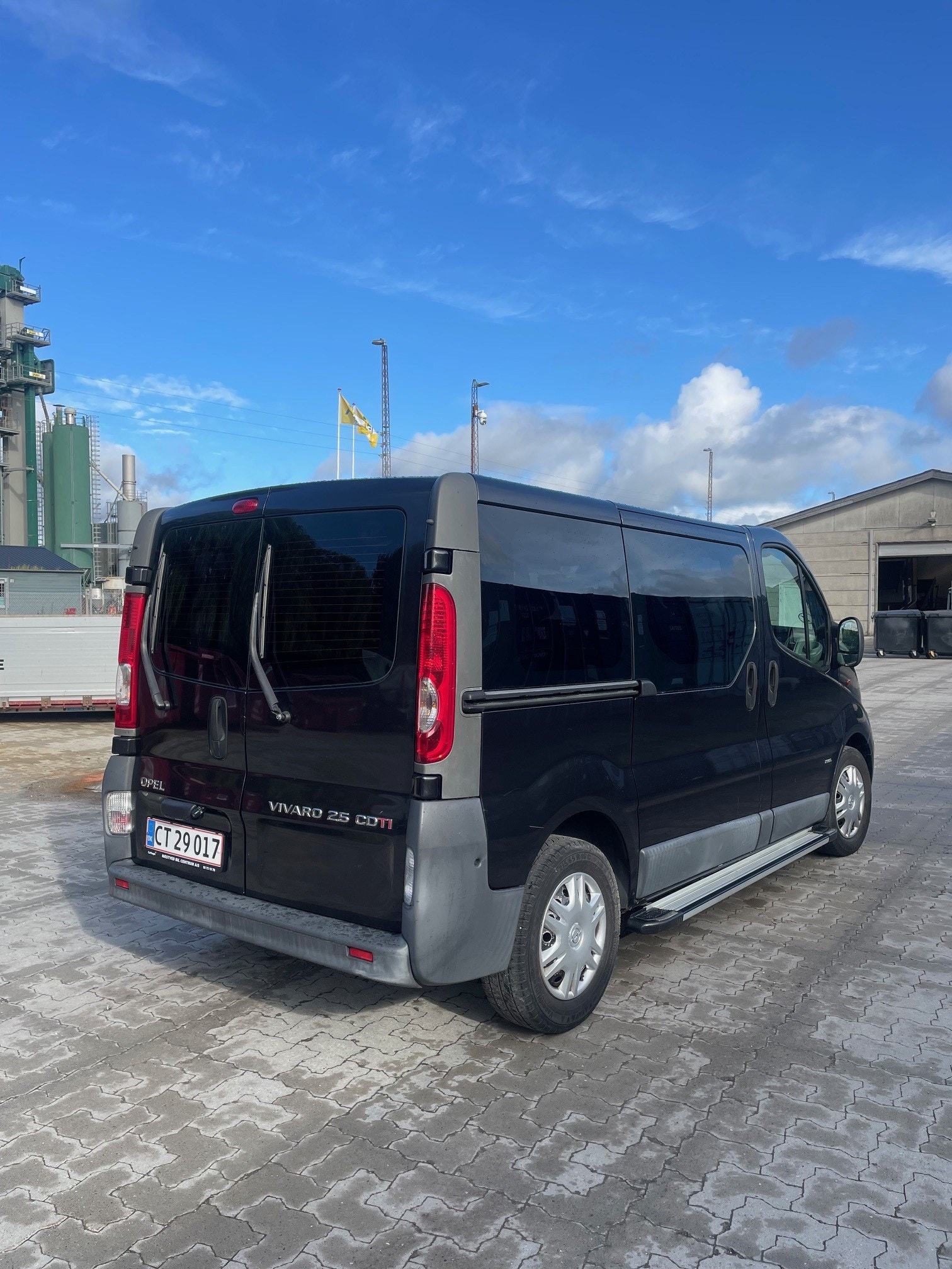 Opel Vivaro Combi 2.9t 2.5 CDTI Quickshift, 146hp, 2007