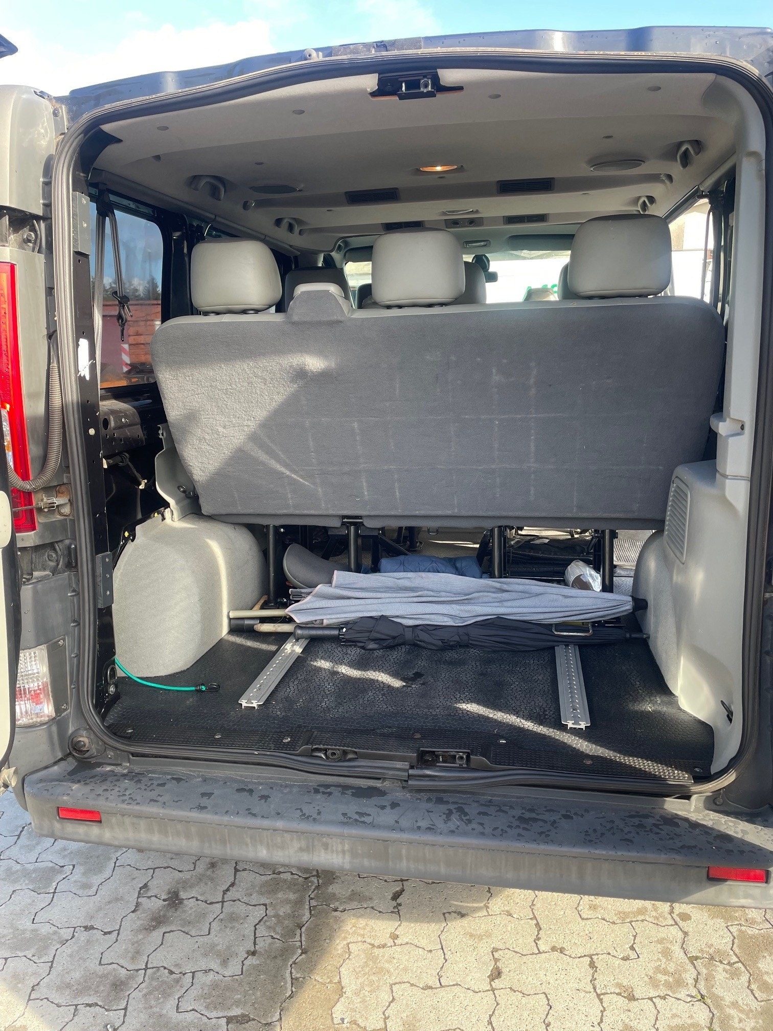 Opel Vivaro Combi 2.9t 2.5 CDTI Quickshift, 146hp, 2007