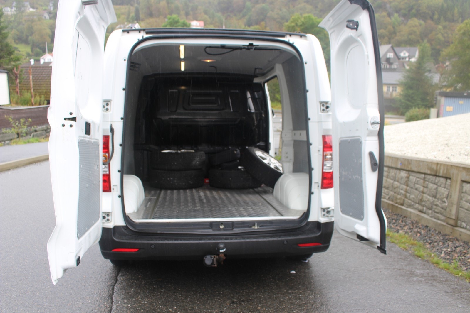 Maxus e-Deliver 3 52.5 kWh, 122ps, 2020