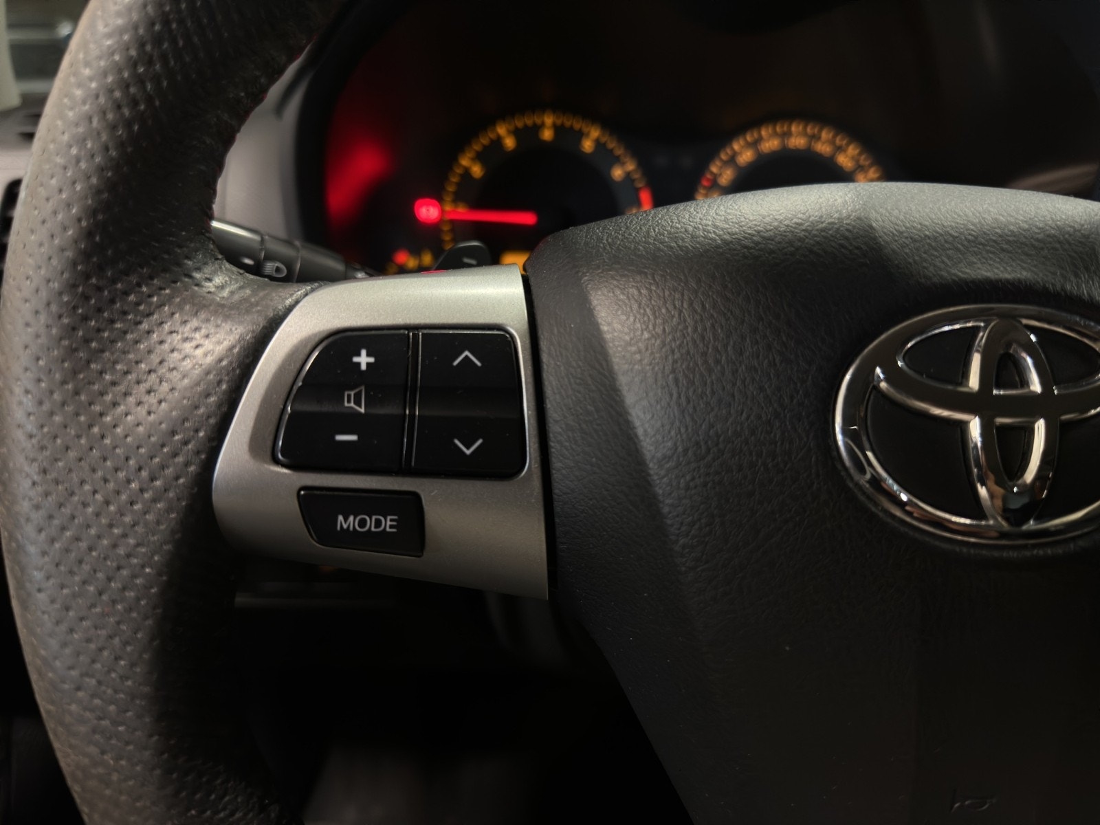Toyota Auris 5-door 1.6 Valvematic MultiMode, 6-trins, 132ps, 2012