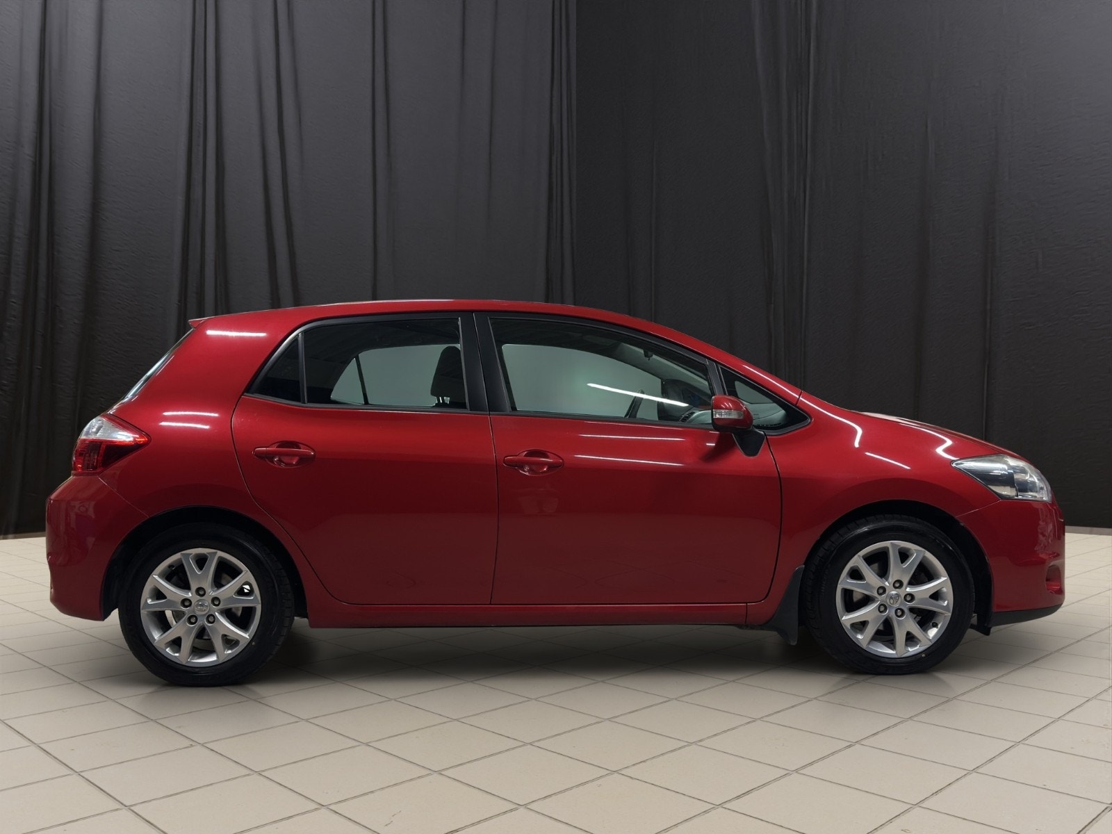 Toyota Auris 5-door 1.6 Valvematic MultiMode, 6-trins, 132ps, 2012
