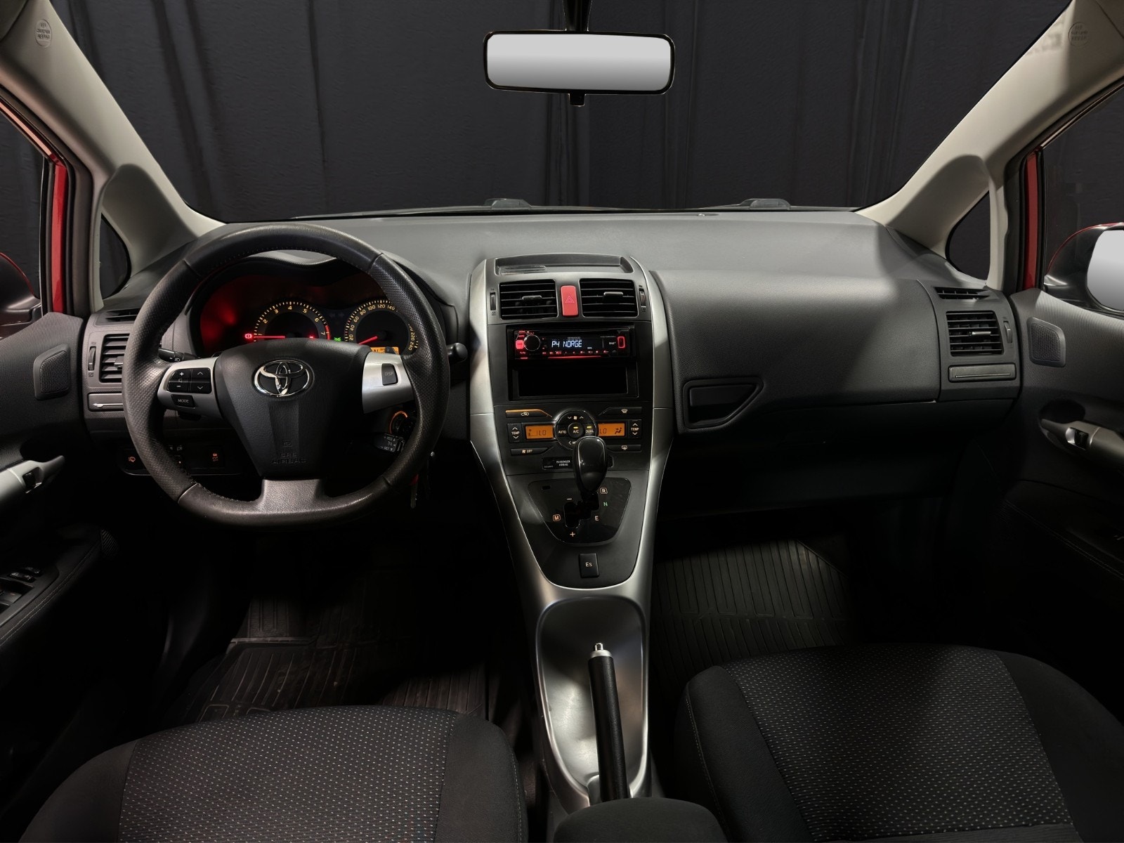 Toyota Auris 5-door 1.6 Valvematic MultiMode, 6-trins, 132ps, 2012
