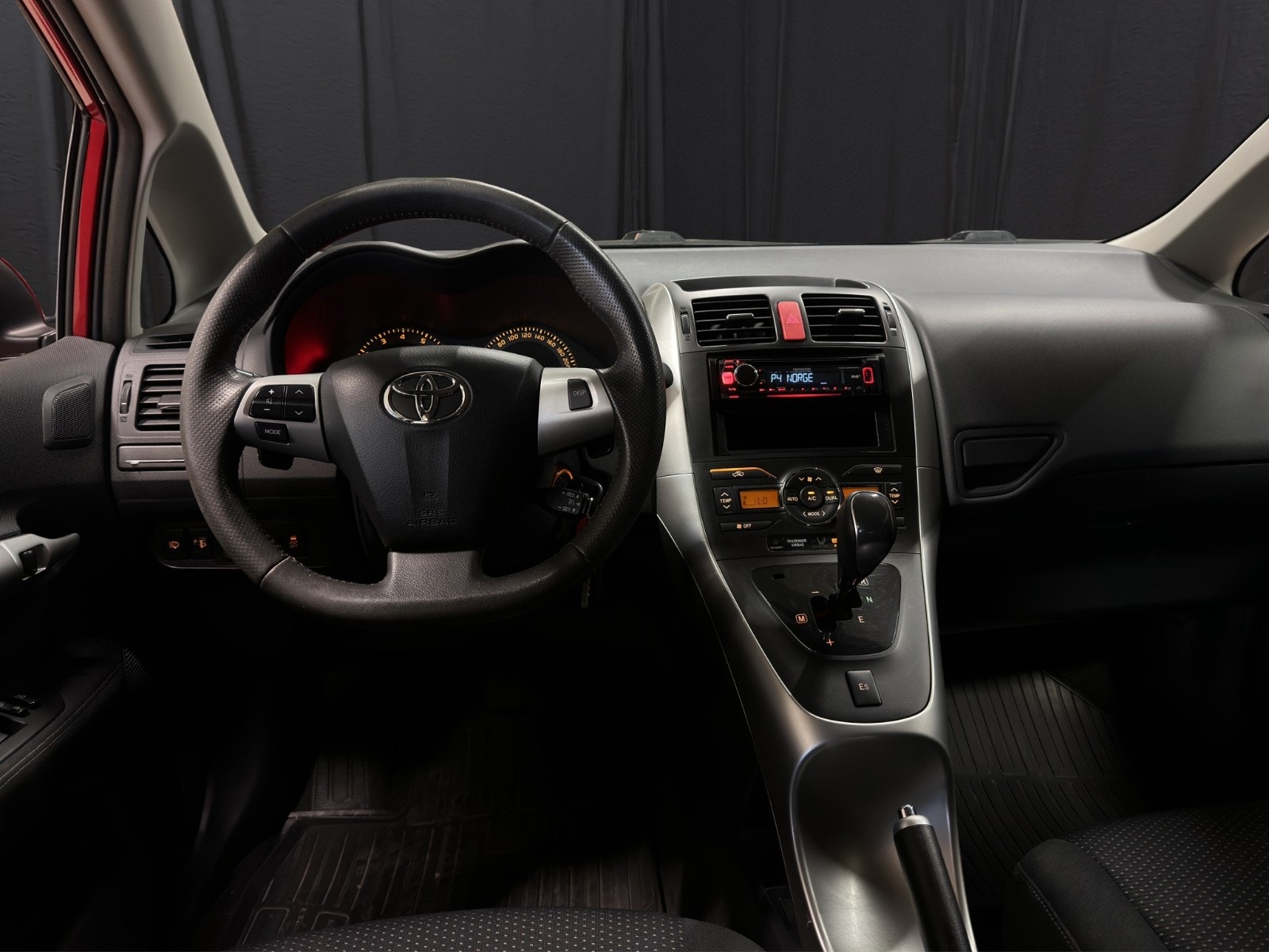Toyota Auris 5-door 1.6 Valvematic MultiMode, 6-trins, 132ps, 2012