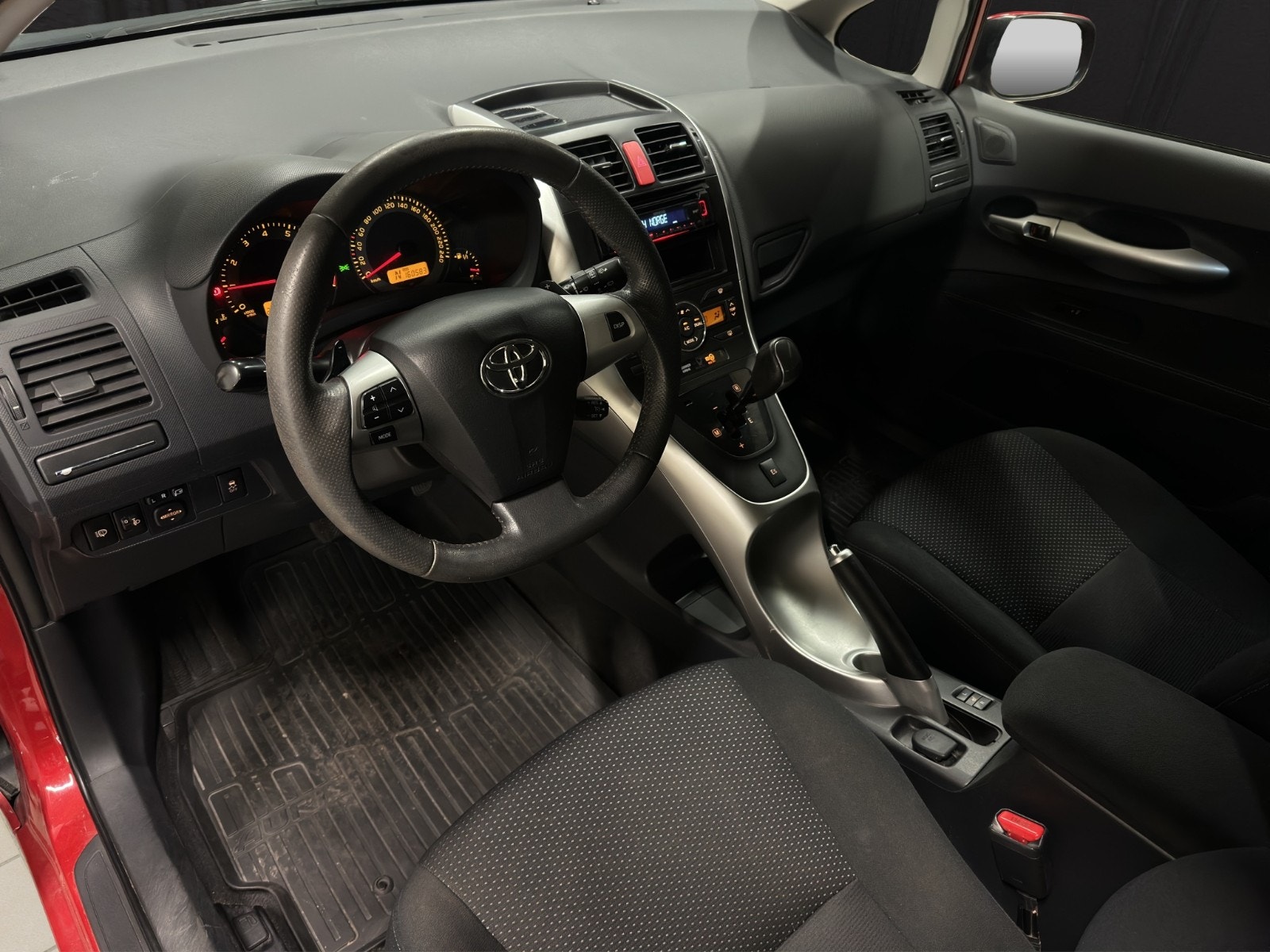 Toyota Auris 5-door 1.6 Valvematic MultiMode, 6-trins, 132ps, 2012