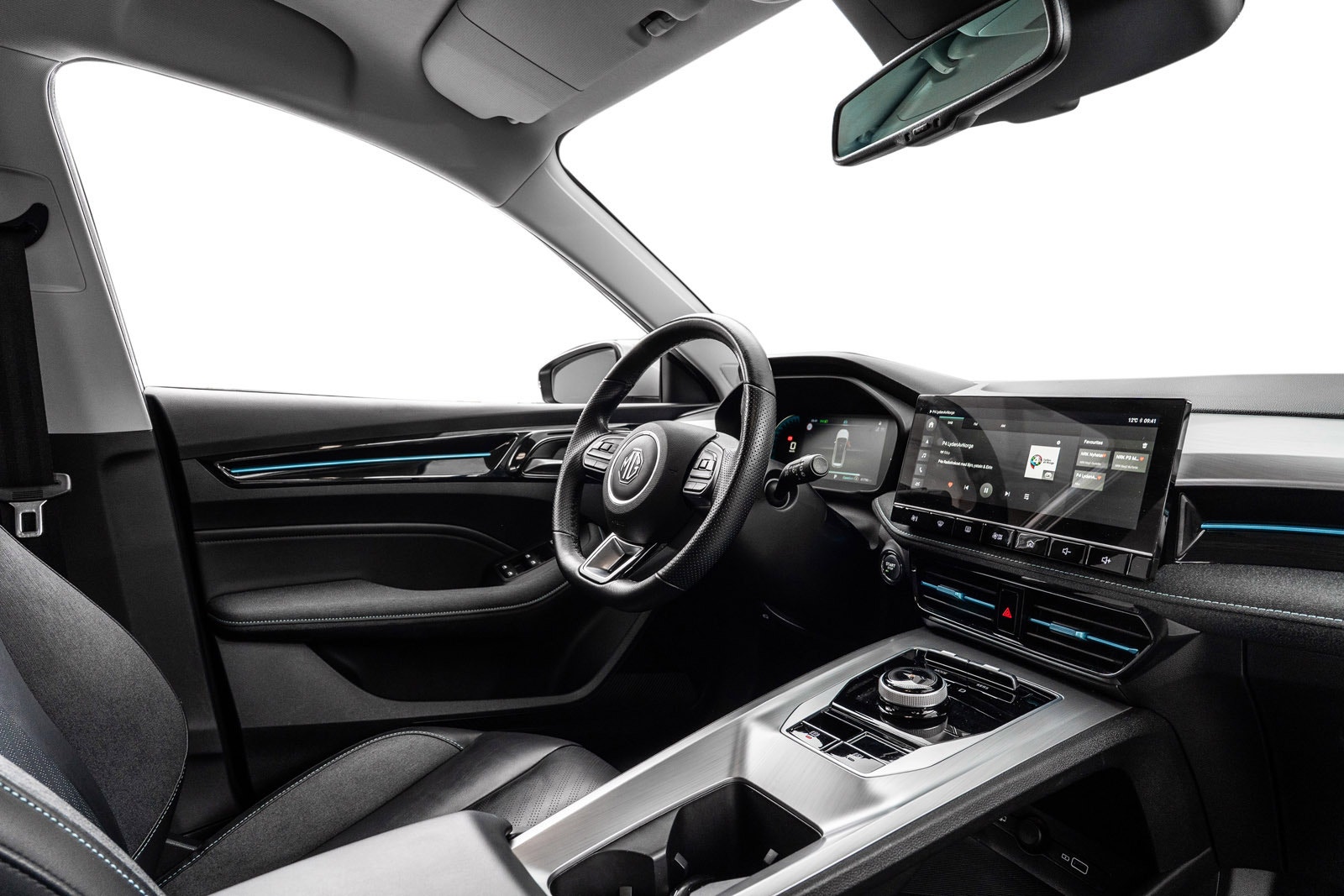 MG 5 Long Range 61.1 kWh, 156hp, 2024