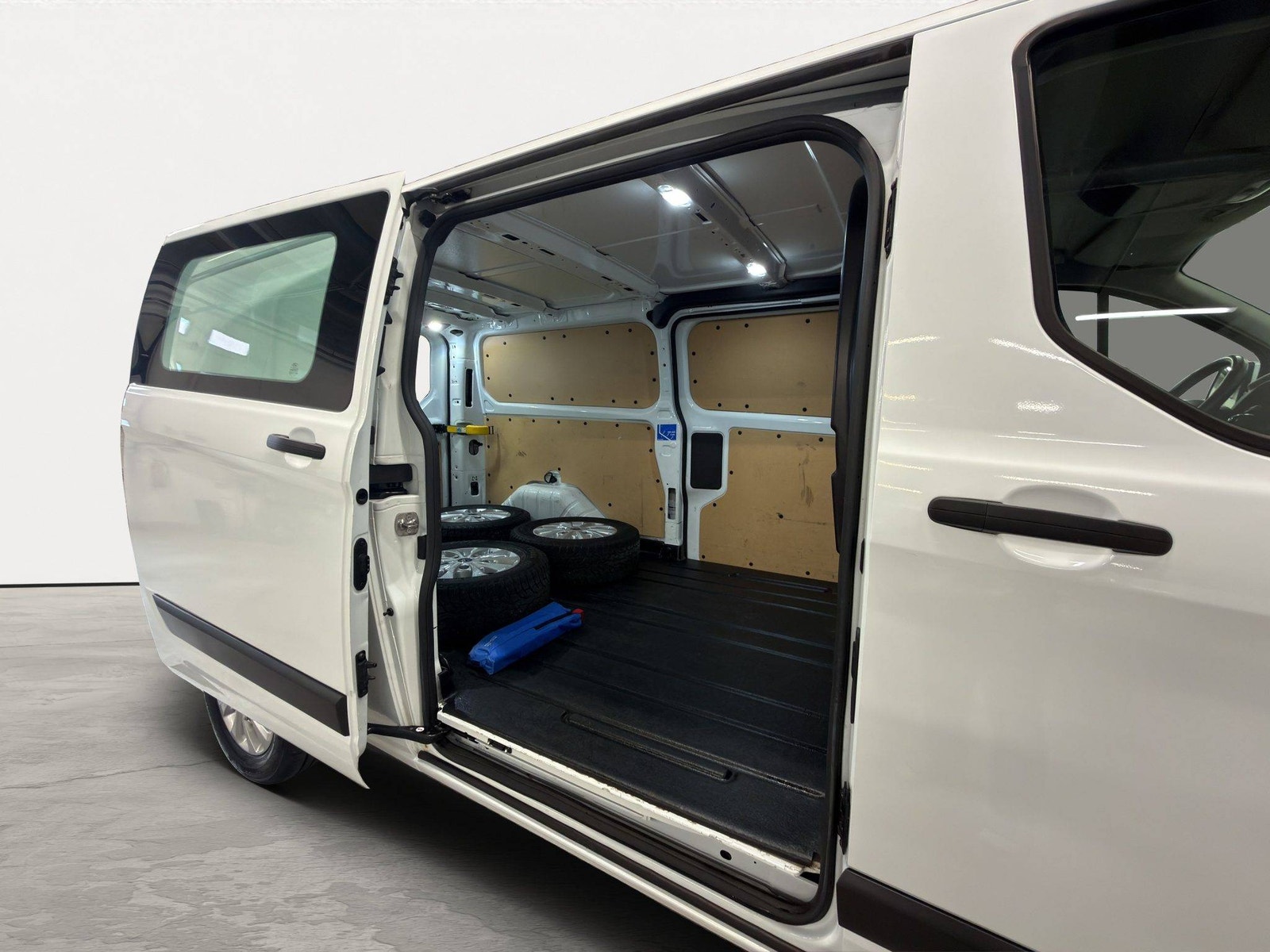 Ford Transit Custom 340 2.0 EcoBlue Manual, 130hp, 2023