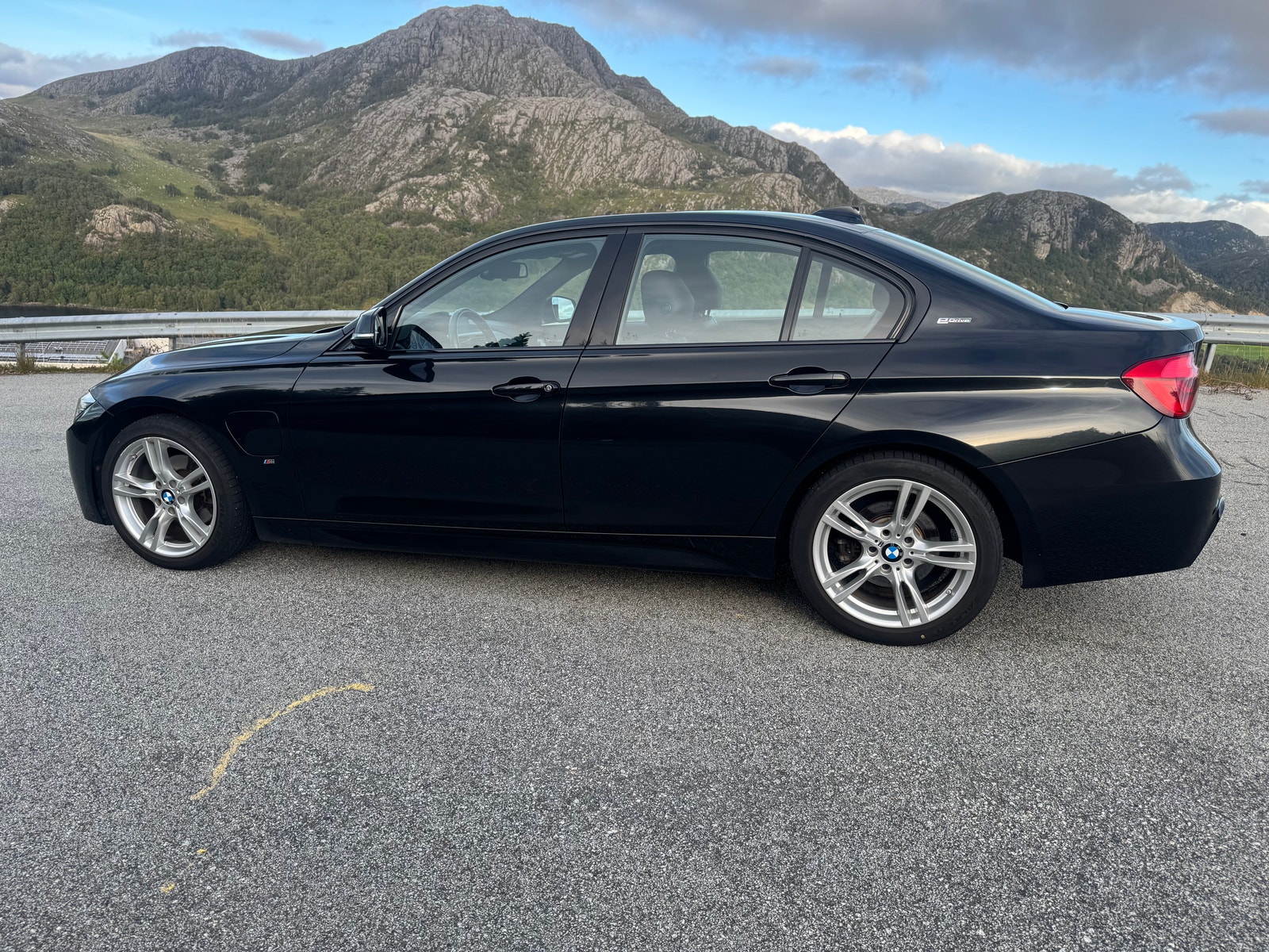 BMW 330e Sedan Steptronic, 252hp, 2018