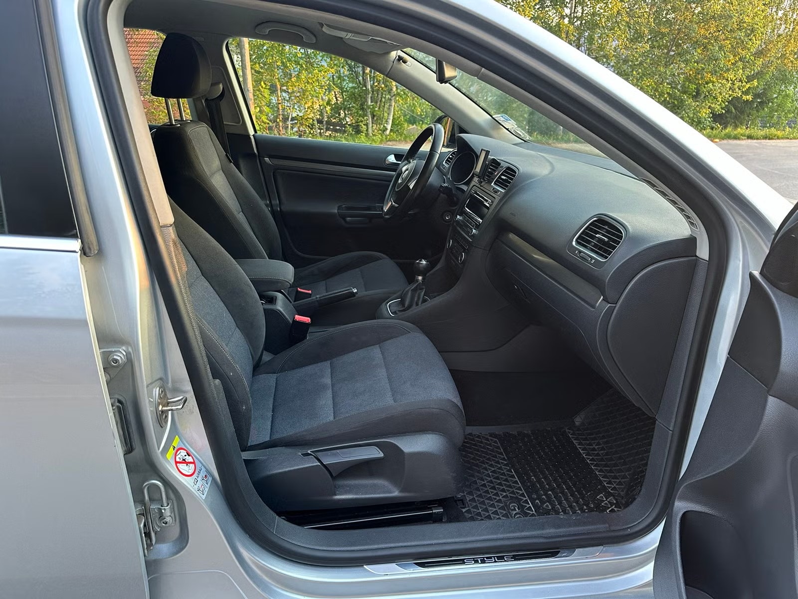 Volkswagen Golf Variant 1.6 TDI DPF BMT Manual, 105hp, 2012