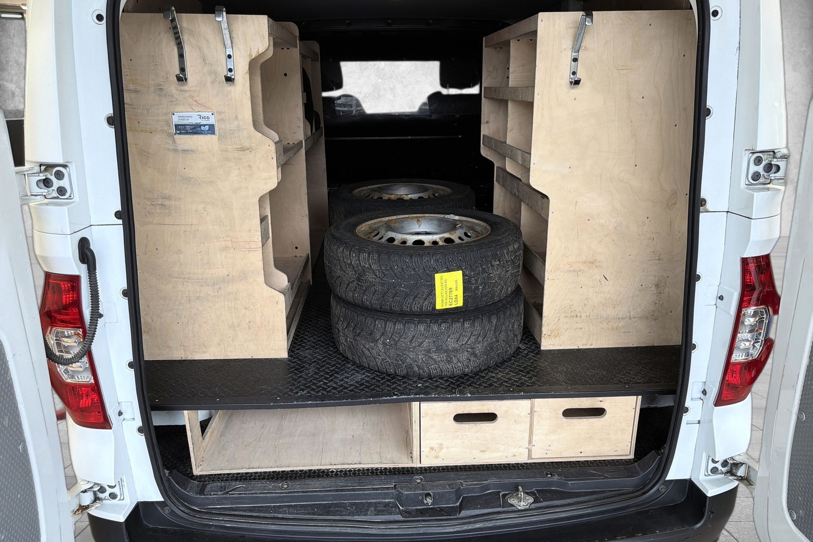 Maxus e-Deliver 3 52.5 kWh, 122ps, 2020