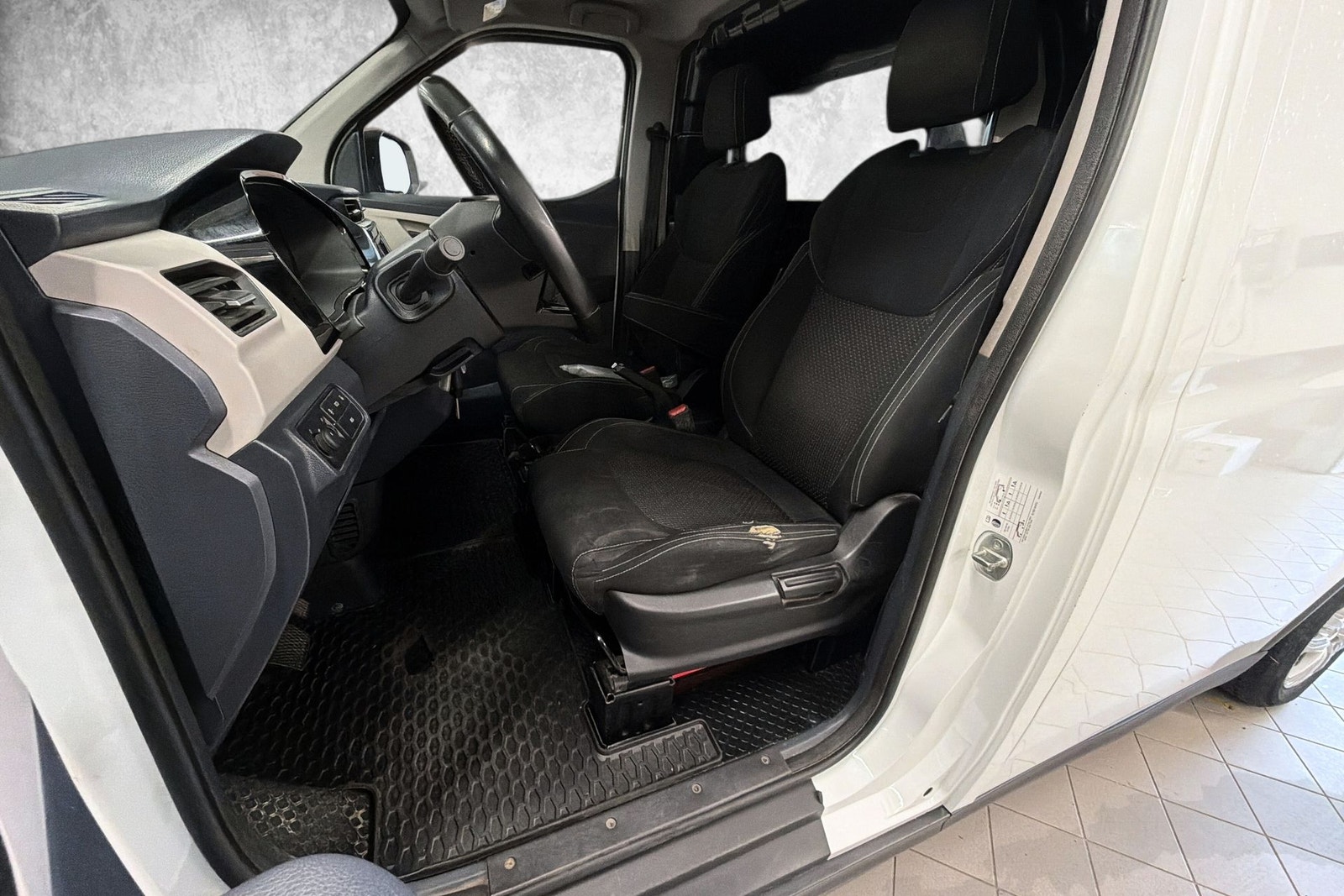 Maxus e-Deliver 3 52.5 kWh, 122ps, 2020