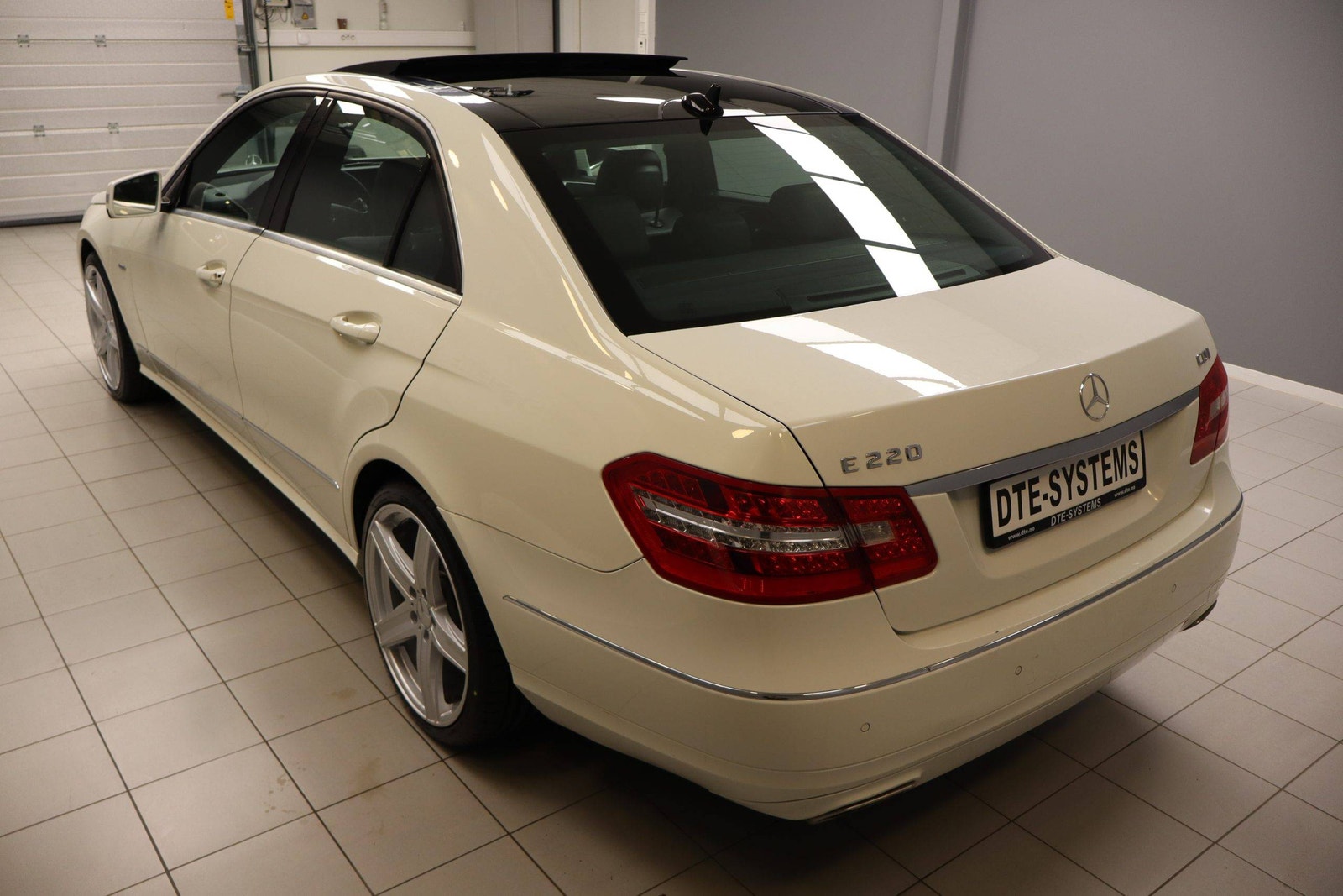 Mercedes-Benz E 220 CDI BlueEFFICIENCY 7G-Tronic Plus, 170hp, 2012