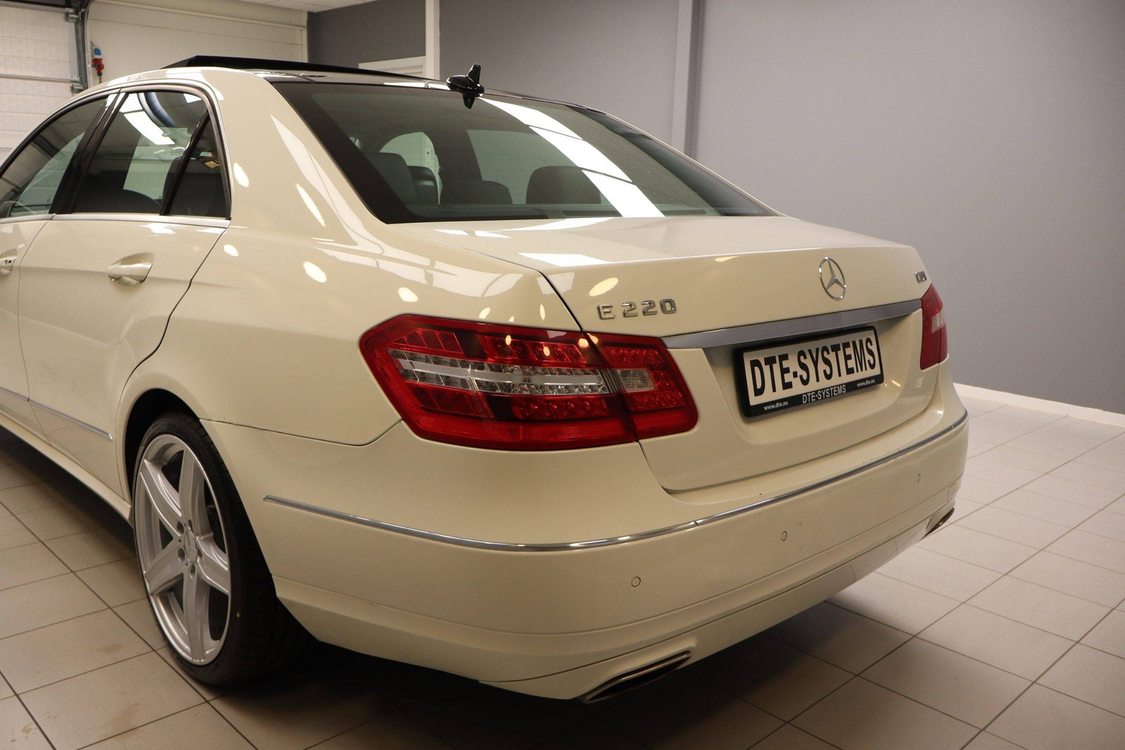 Mercedes-Benz E 220 CDI BlueEFFICIENCY 7G-Tronic Plus, 170hp, 2012