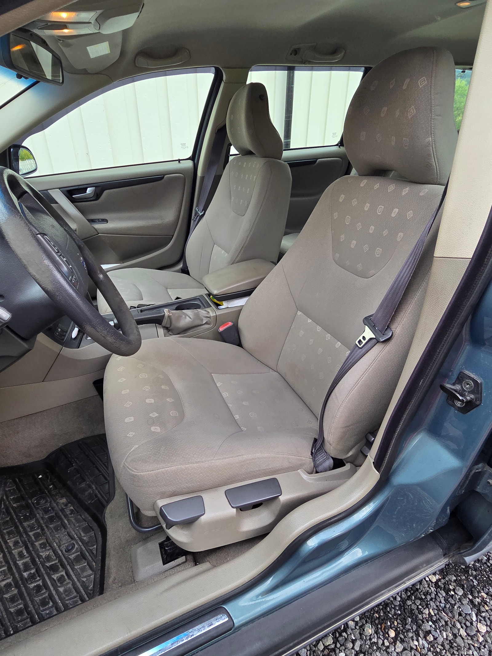 Volvo V70 2.4D Automatic, 130hp, 2003