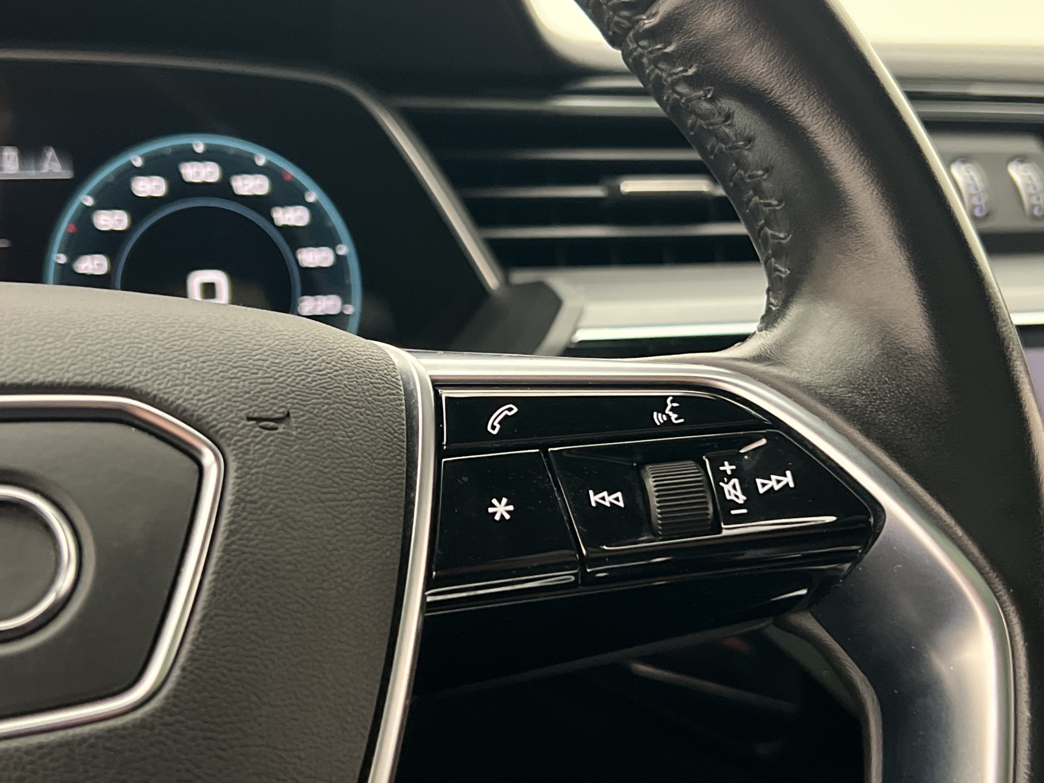 Audi e-tron 55 quattro, 408ps, 2019