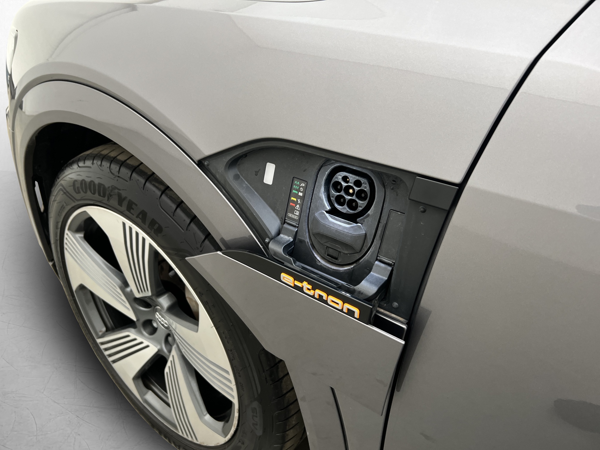 Audi e-tron 55 quattro, 408ps, 2019