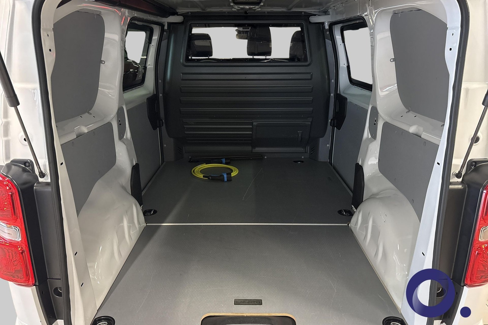 Peugeot e-Expert 75, 136ps, 2024