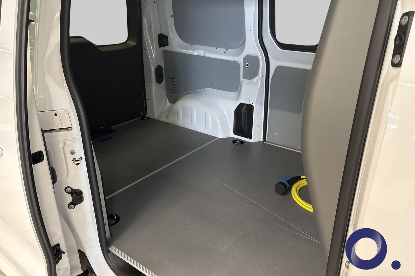 Peugeot e-Expert 75, 136ps, 2024