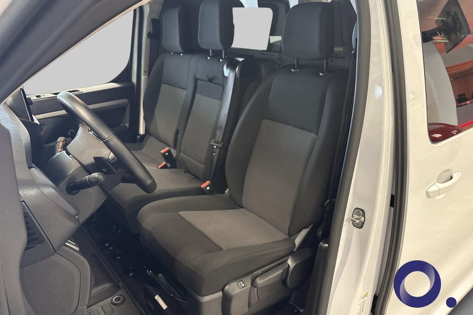 Peugeot e-Expert 75, 136ps, 2024