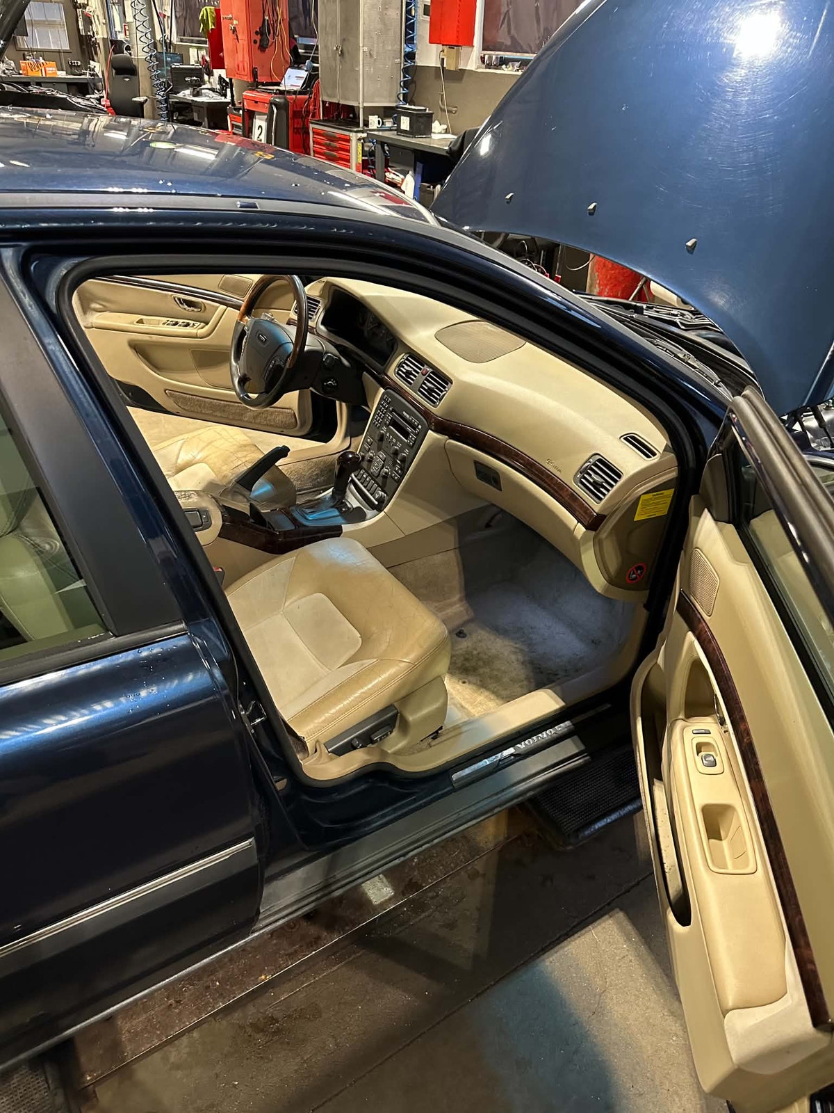 Volvo S80 2.0T Automatic, 180hp, 2000