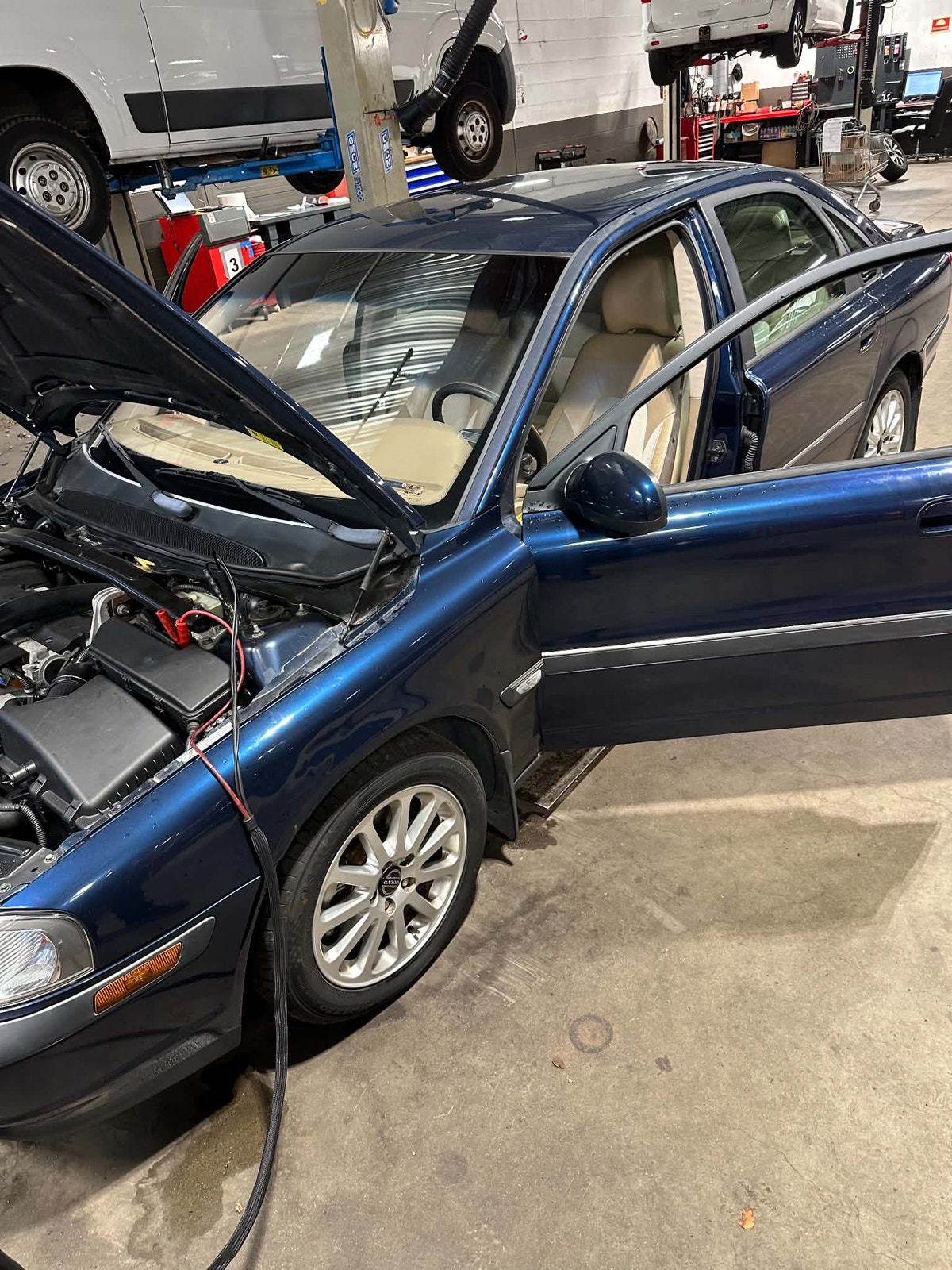 Volvo S80 2.0T Automatic, 180hp, 2000