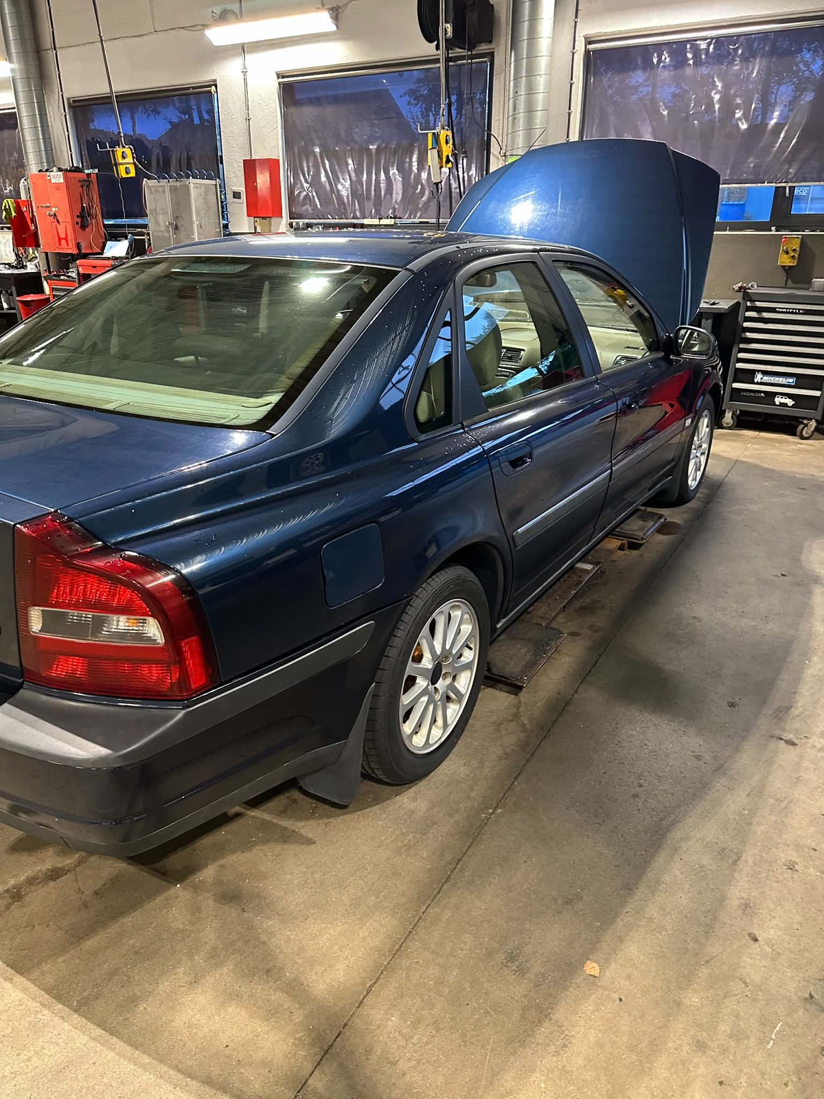 Volvo S80 2.0T Automatic, 180hp, 2000