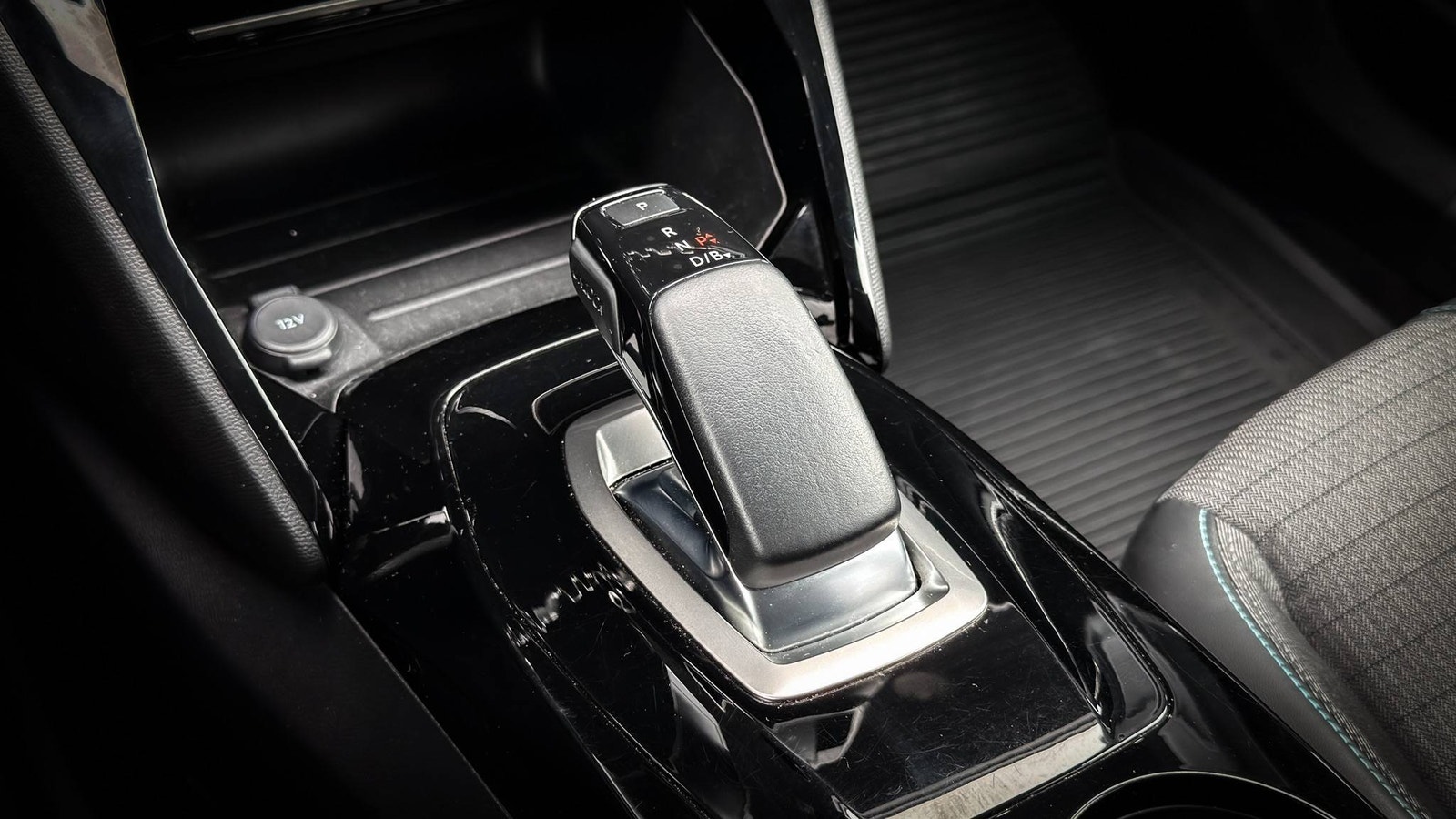 Peugeot e-2008, 136hp, 2021