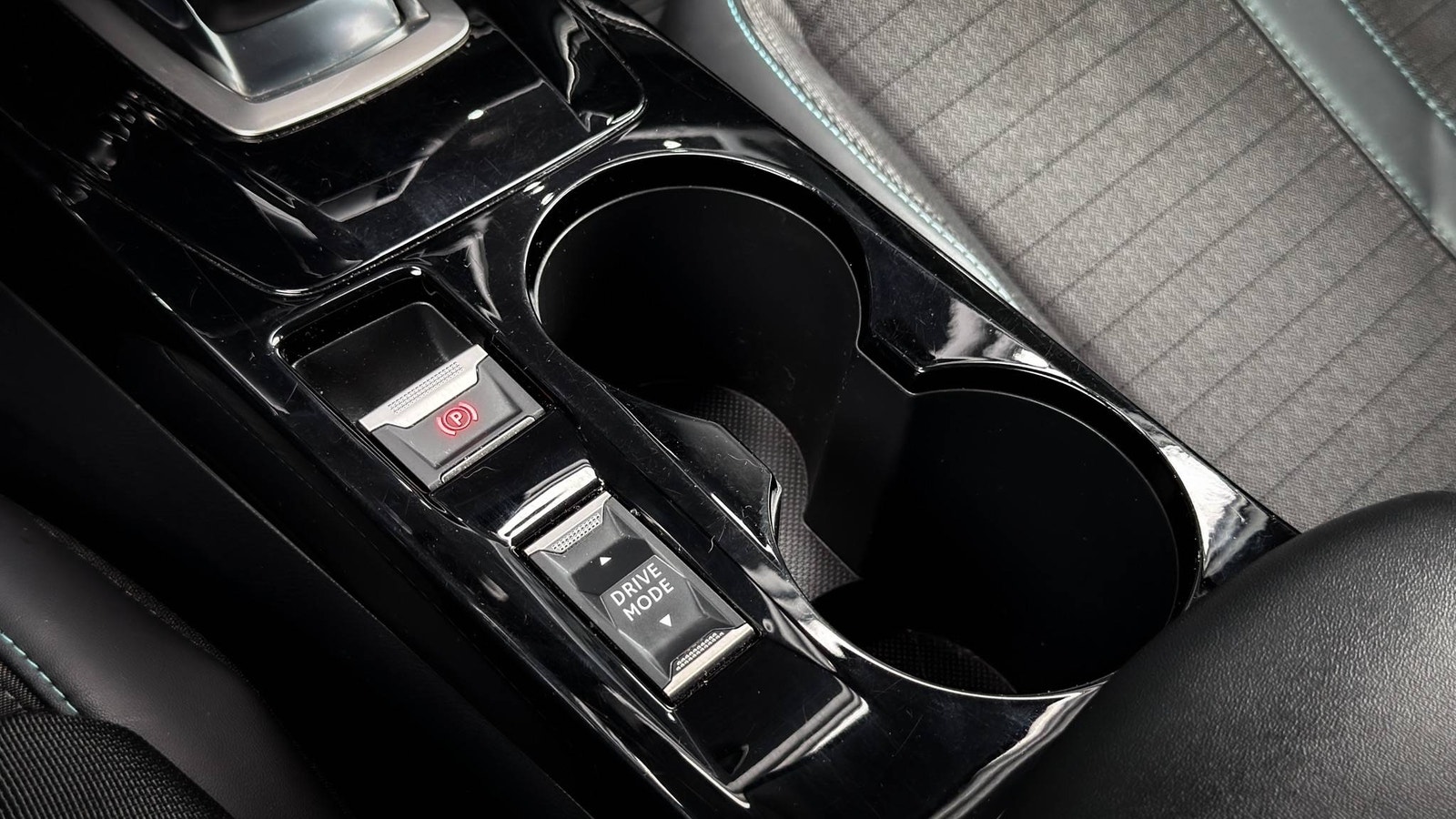 Peugeot e-2008, 136hp, 2021