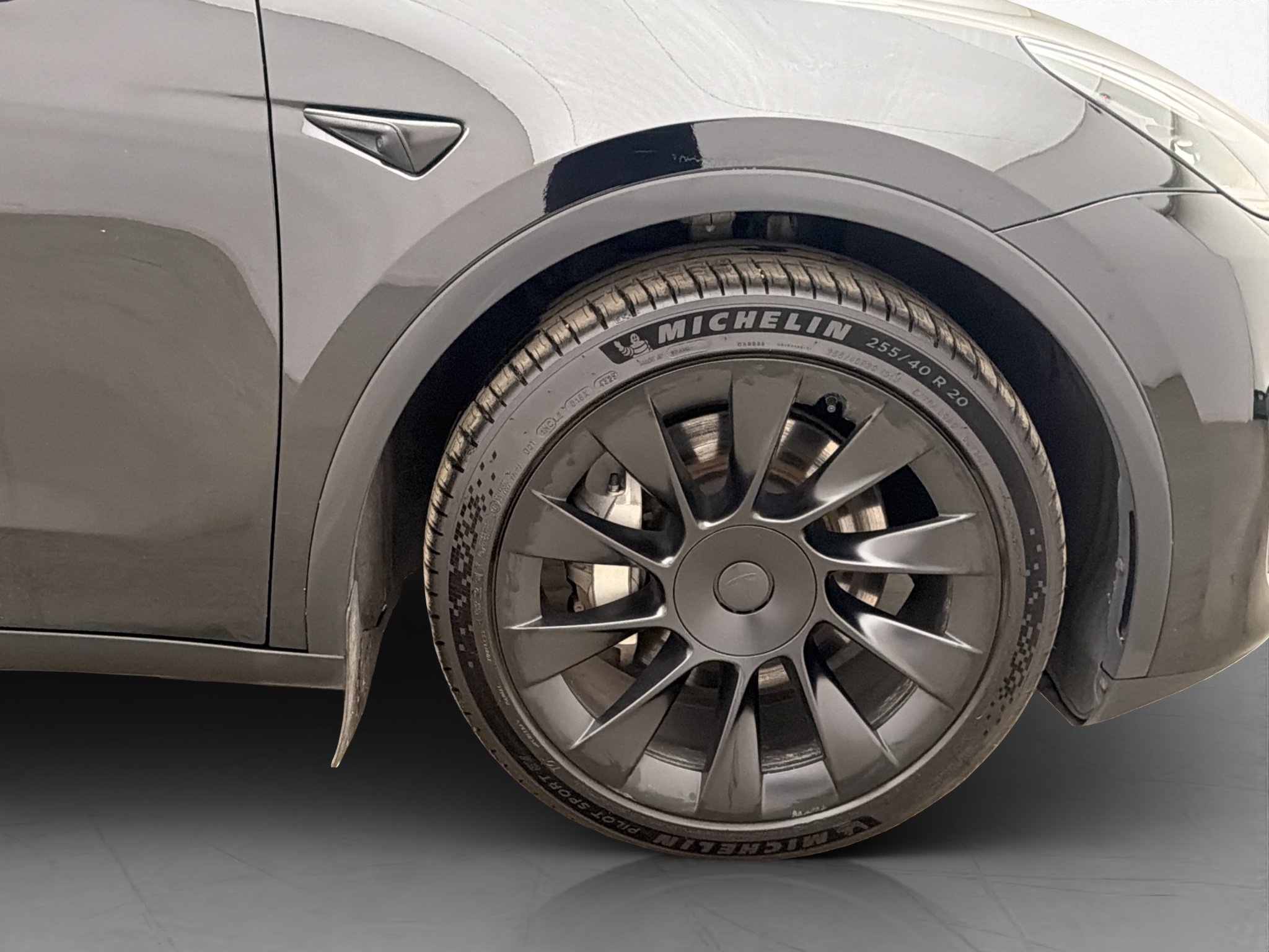 Tesla Model Y Long Range AWD, 514hp, 2024