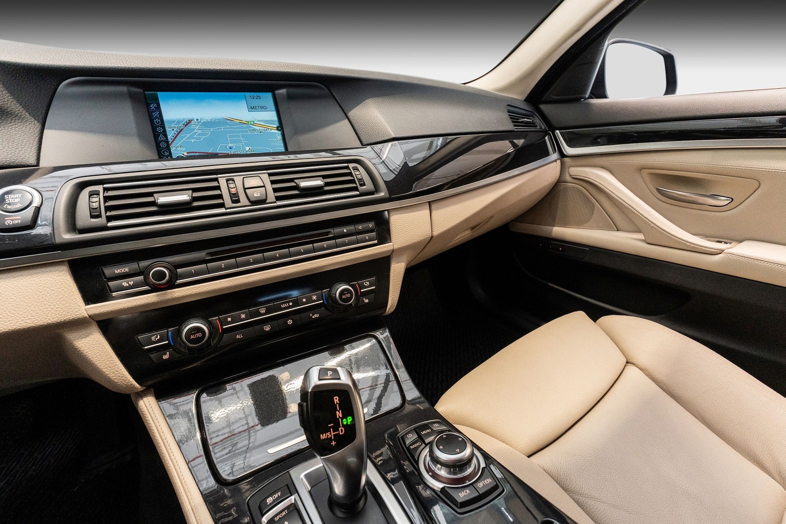 BMW 520d Touring Steptronic, 163hp, 2012