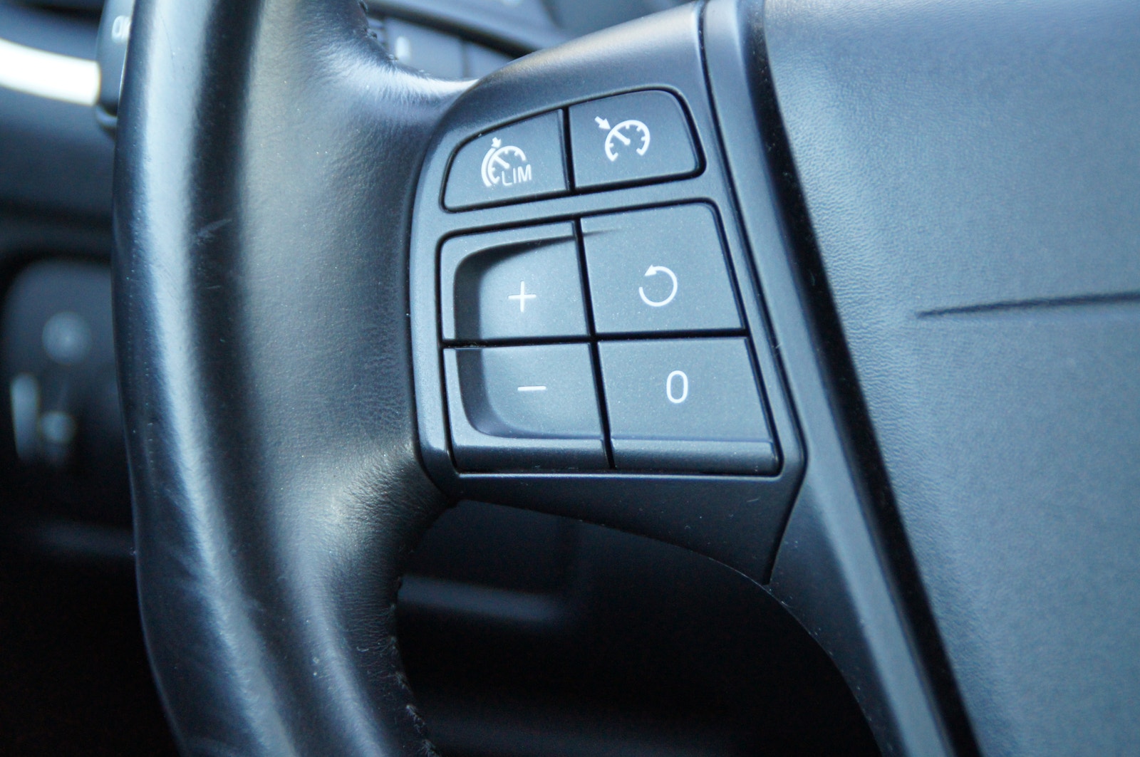 Volvo V40 D2 Manual, 6-trins, 115ps, 2014