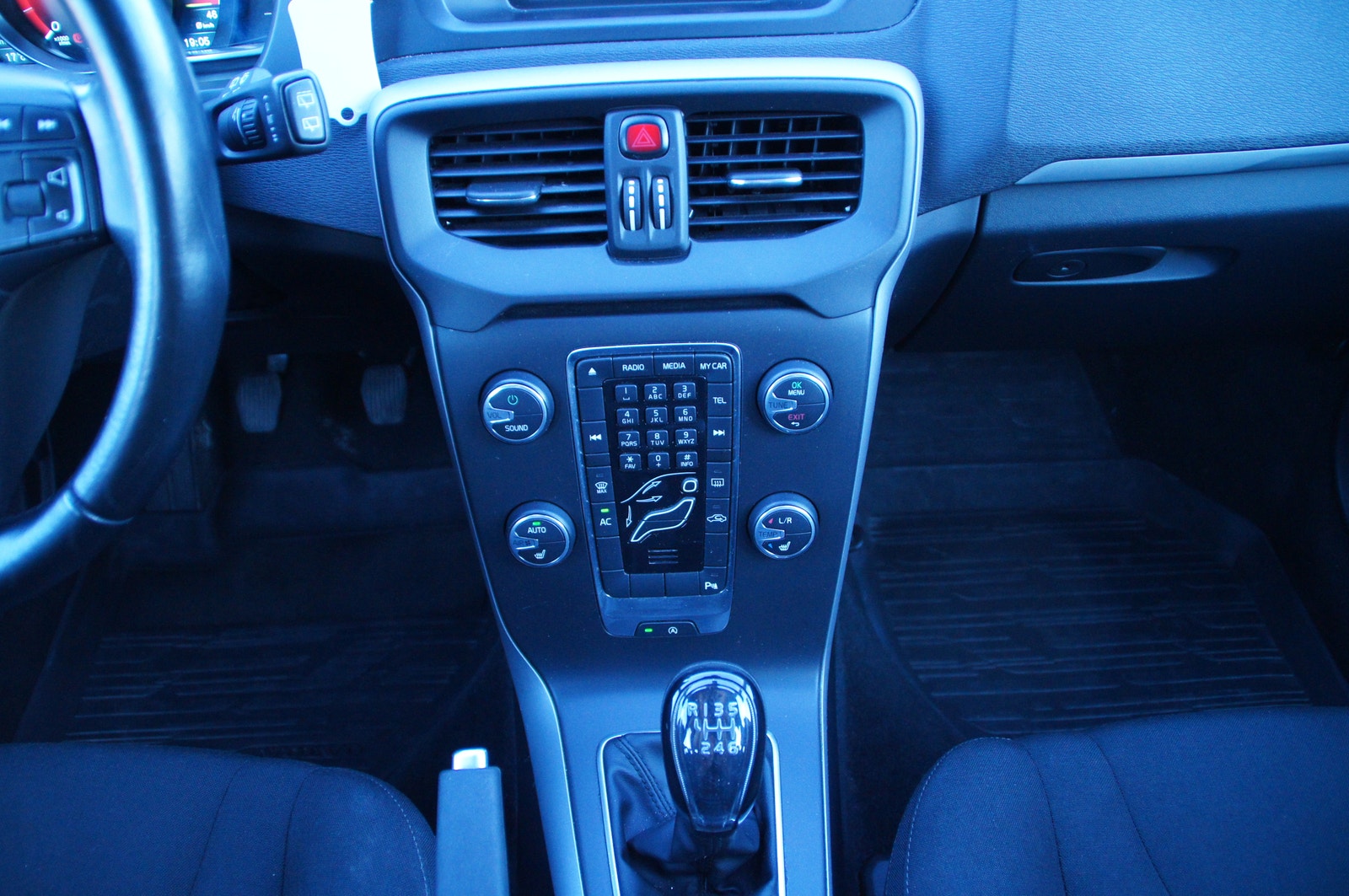 Volvo V40 D2 Manual, 6-trins, 115ps, 2014