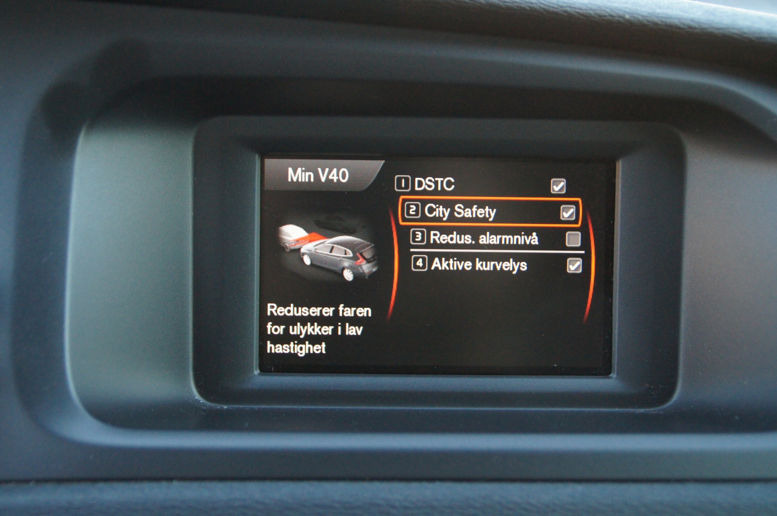 Volvo V40 D2 Manual, 6-trins, 115ps, 2014