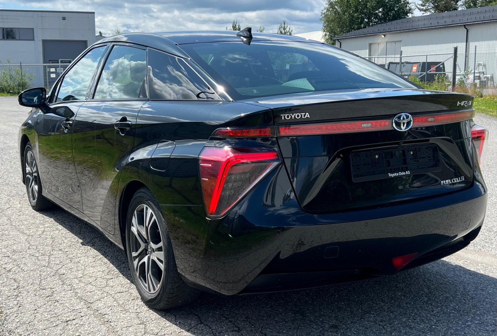 Toyota Mirai FuelCell, 154hp, 2018