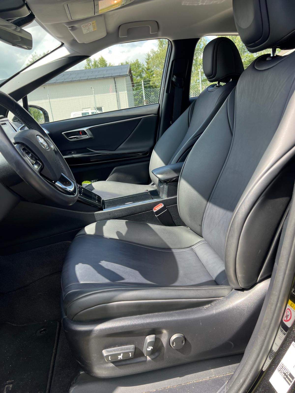 Toyota Mirai FuelCell, 154hp, 2018