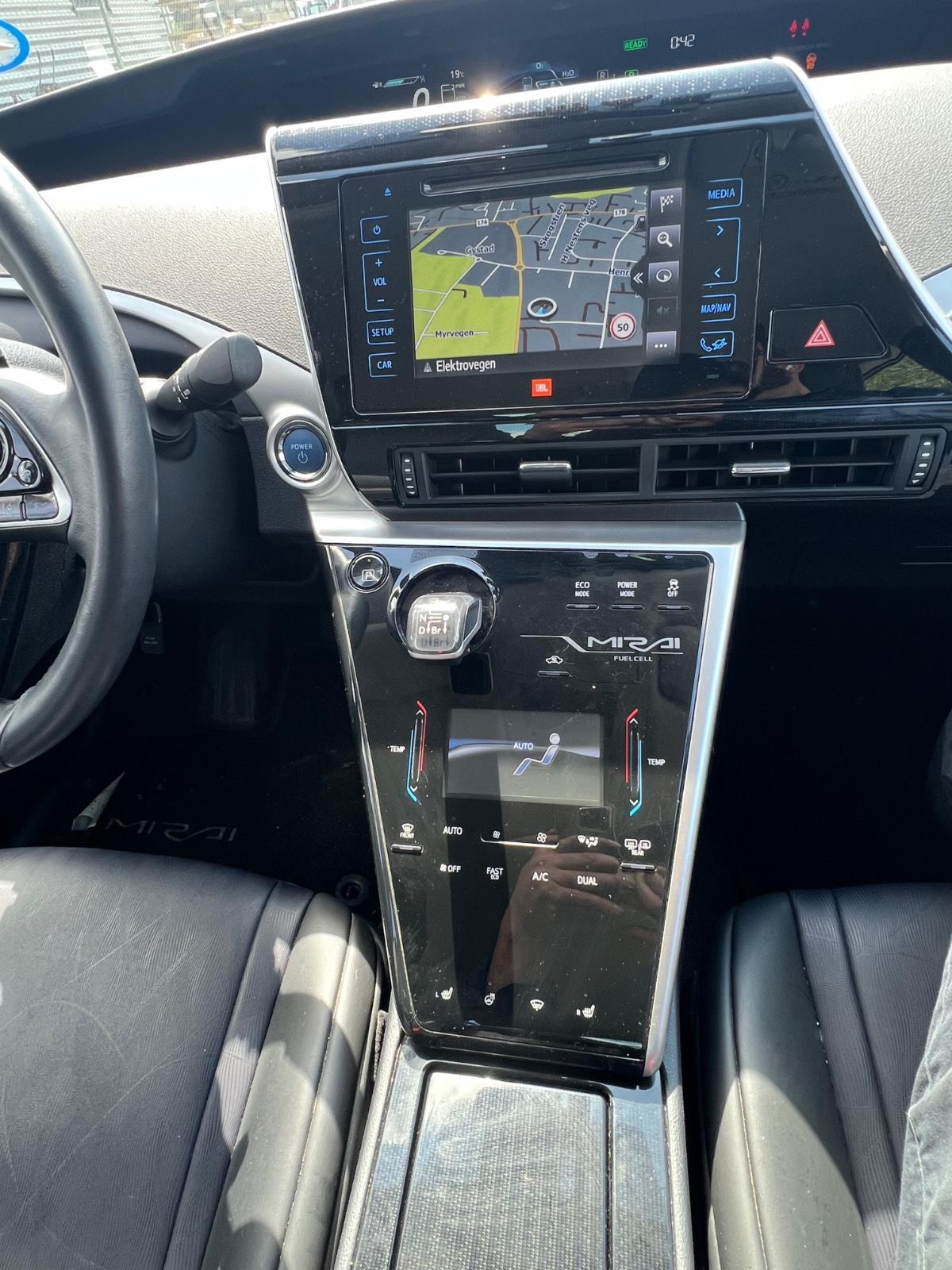 Toyota Mirai FuelCell, 154hp, 2018