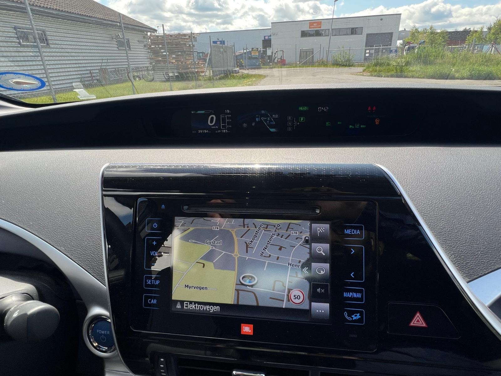 Toyota Mirai FuelCell, 154hp, 2018