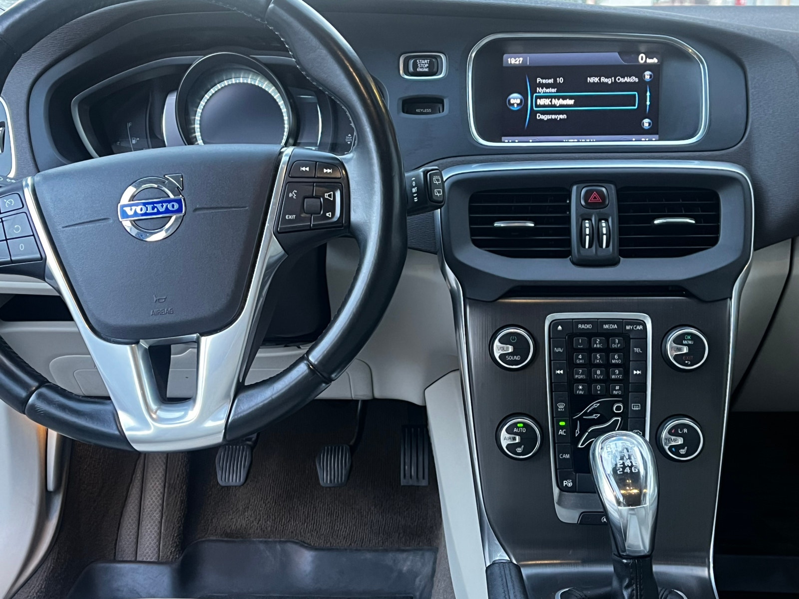 Volvo V40 D2 Manual, 6-trins, 115ps, 2013