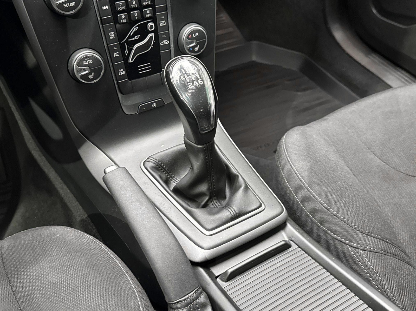 Volvo V40 D2 Manual, 6-trins, 115ps, 2015
