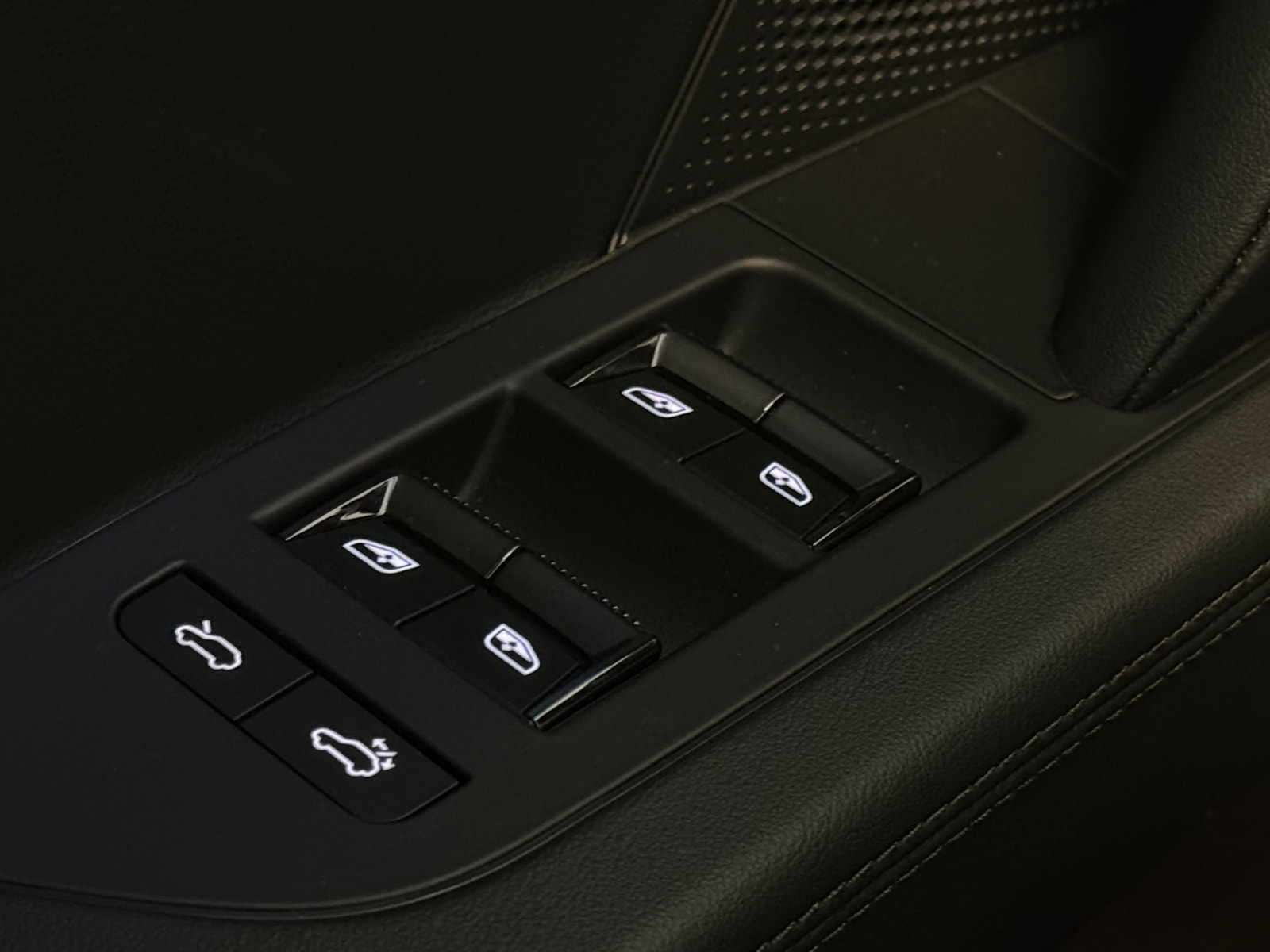 Porsche Cayenne Coupé Electric, 408ps, 2026