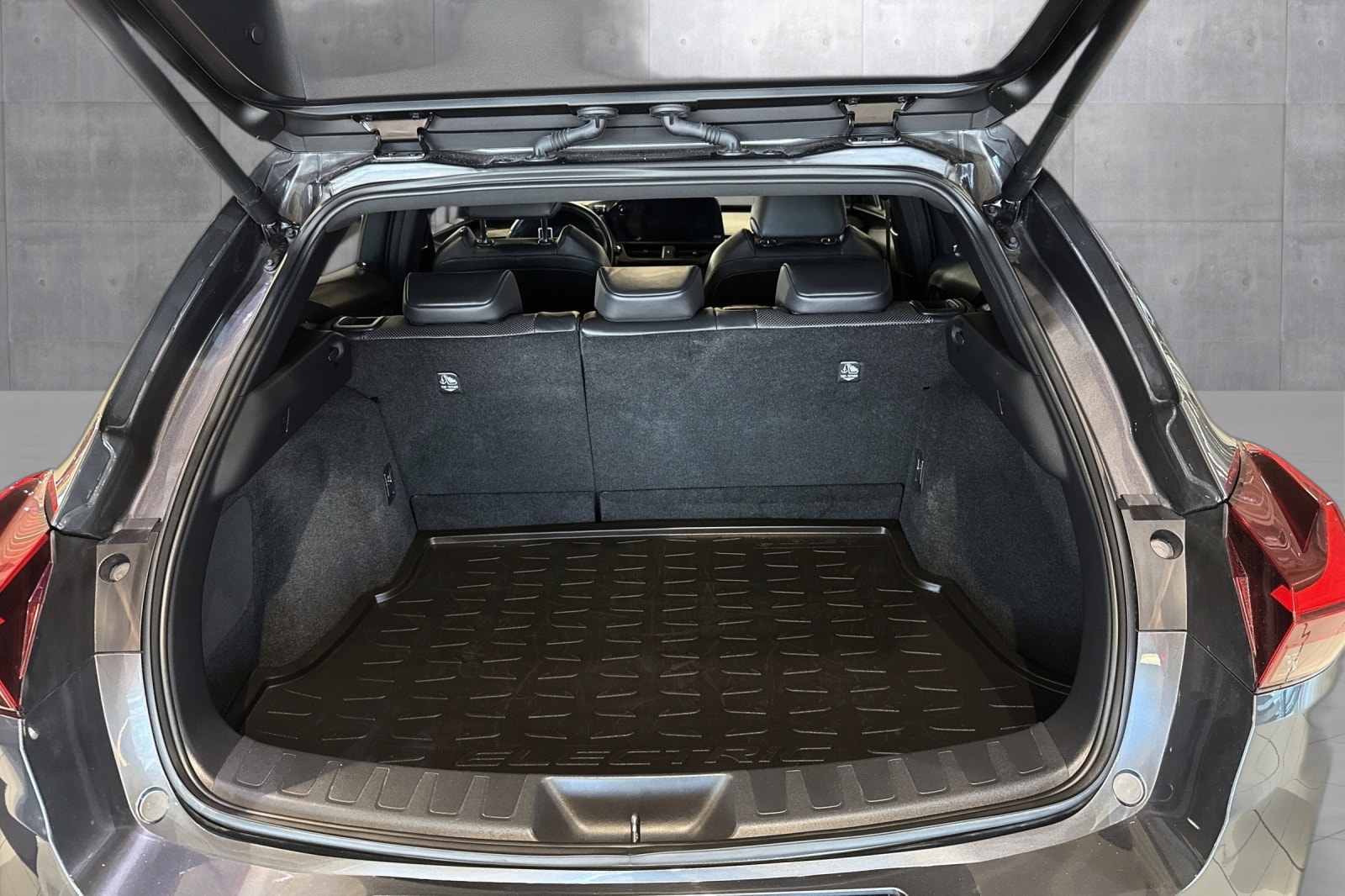 Lexus UX 300e, 204ps, 2023